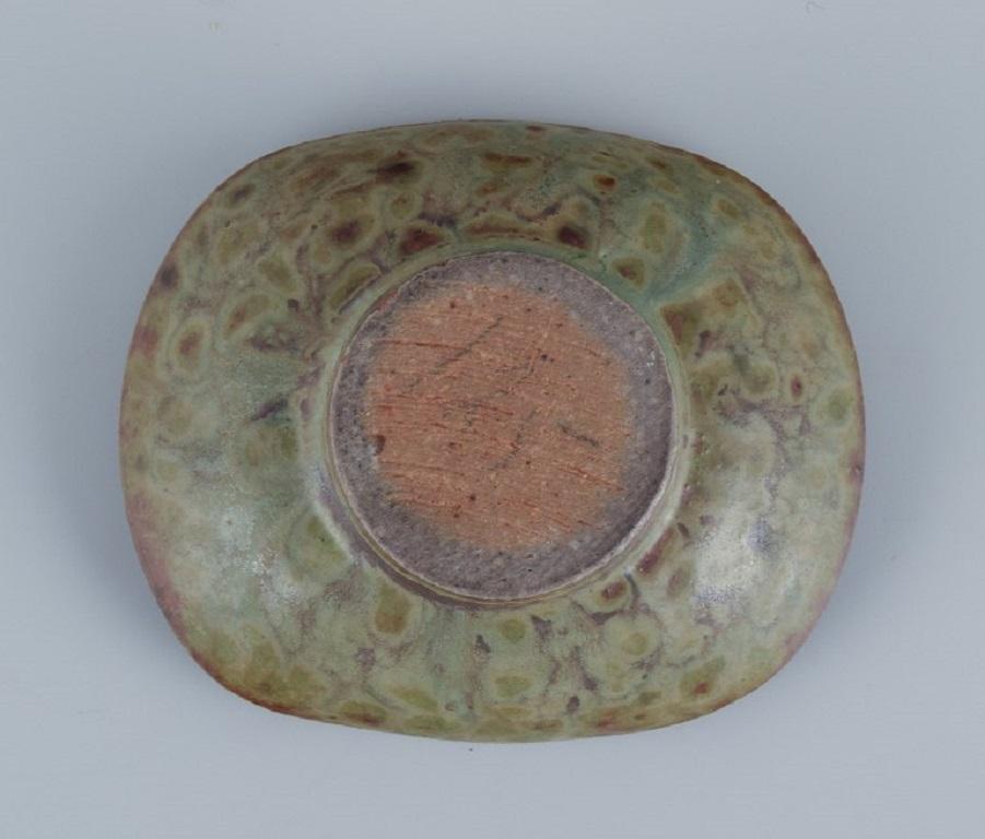 Arne Bang, Miniature Bowl with Glaze in Green-Brown Shades, 1940-1950s In Excellent Condition For Sale In Copenhagen, DK