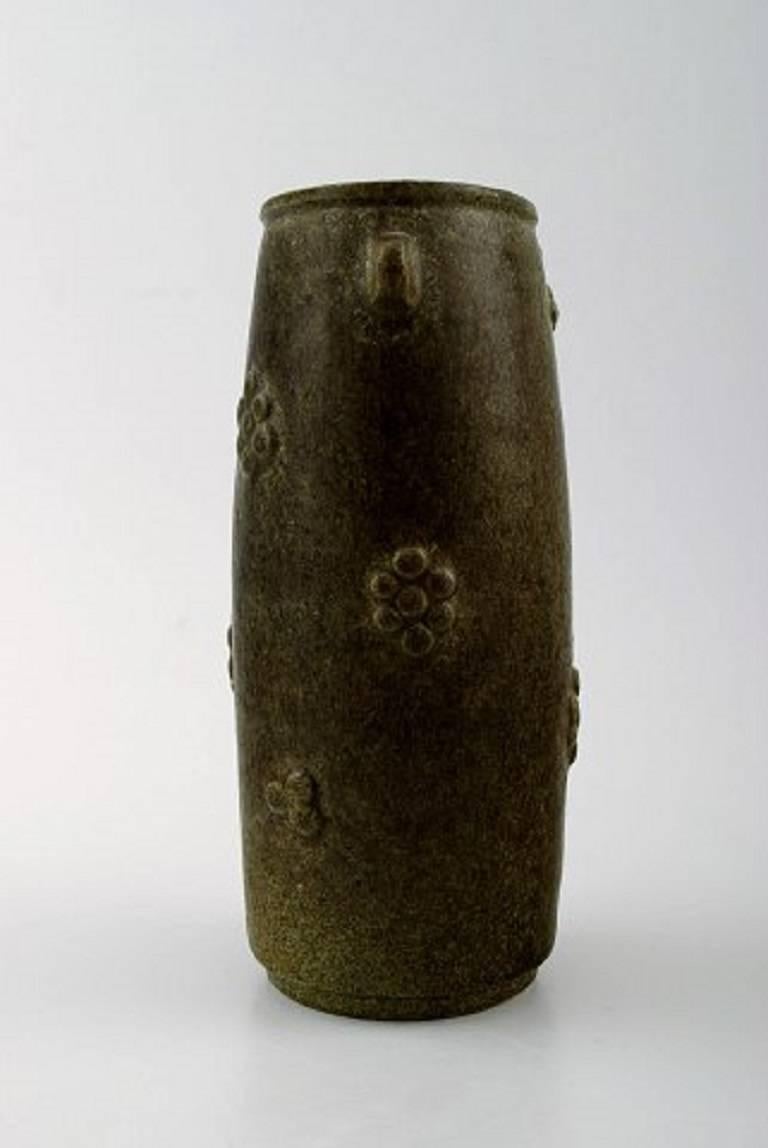 Arne Bang. Pottery vase.
Stamped.
Beautiful glaze in brownish shades.
In perfect condition.
Measures: 16.5 cm x 8 cm.