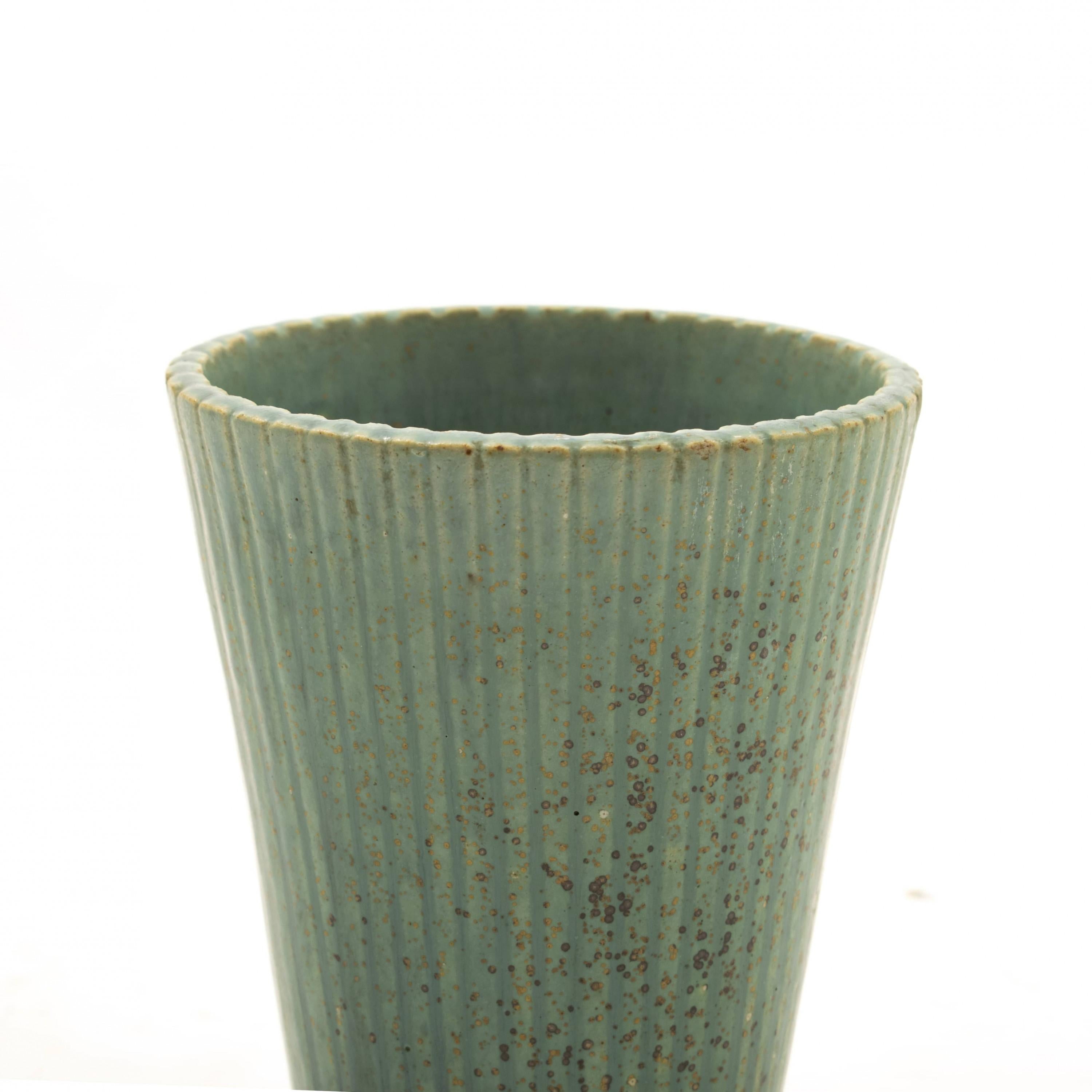 Scandinavian Modern Arne Bang, Ribbed Stoneware Vase No. 116. Signed For Sale