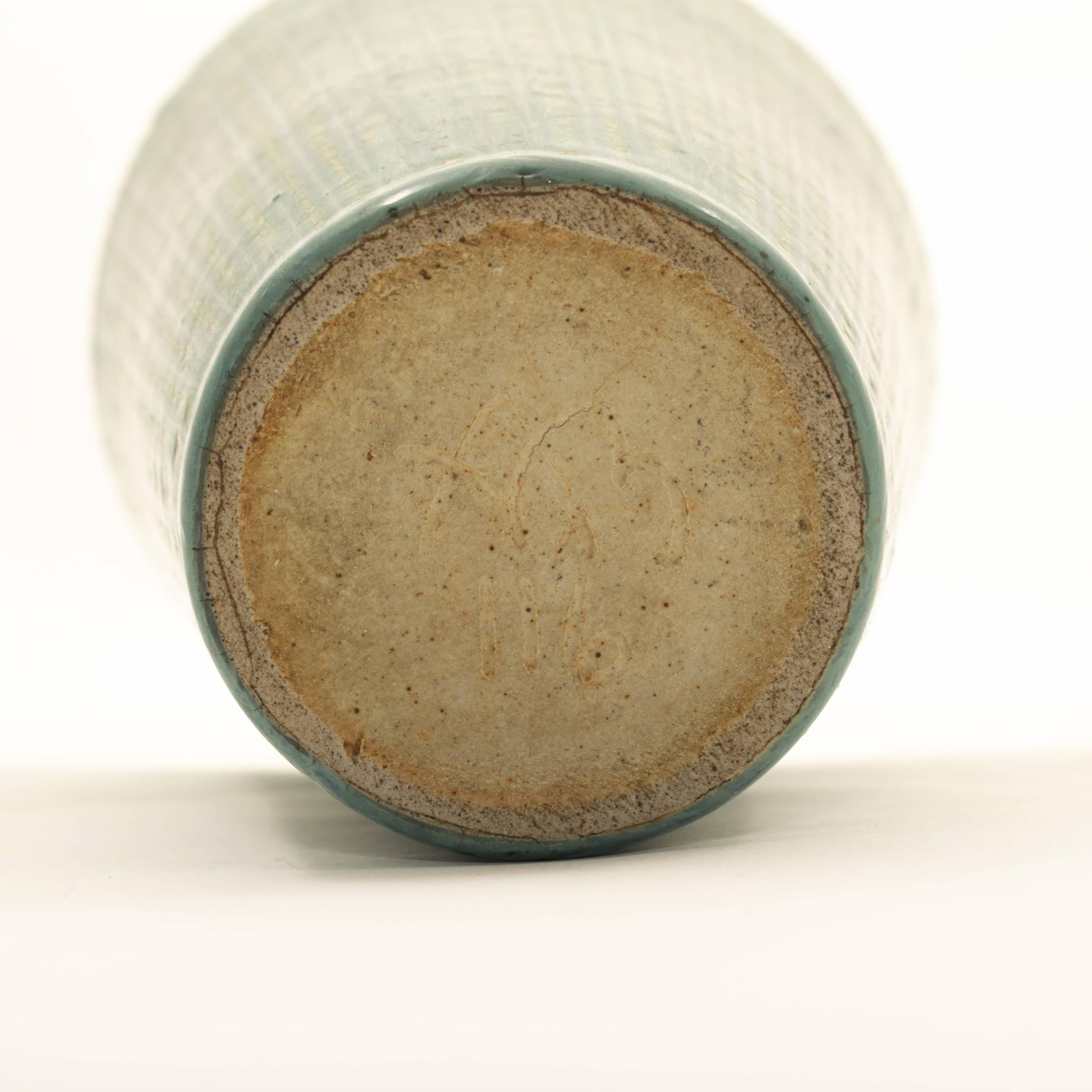 Arne Bang, Ribbed Stoneware Vase No. 116. Signed In Good Condition For Sale In Kastrup, DK