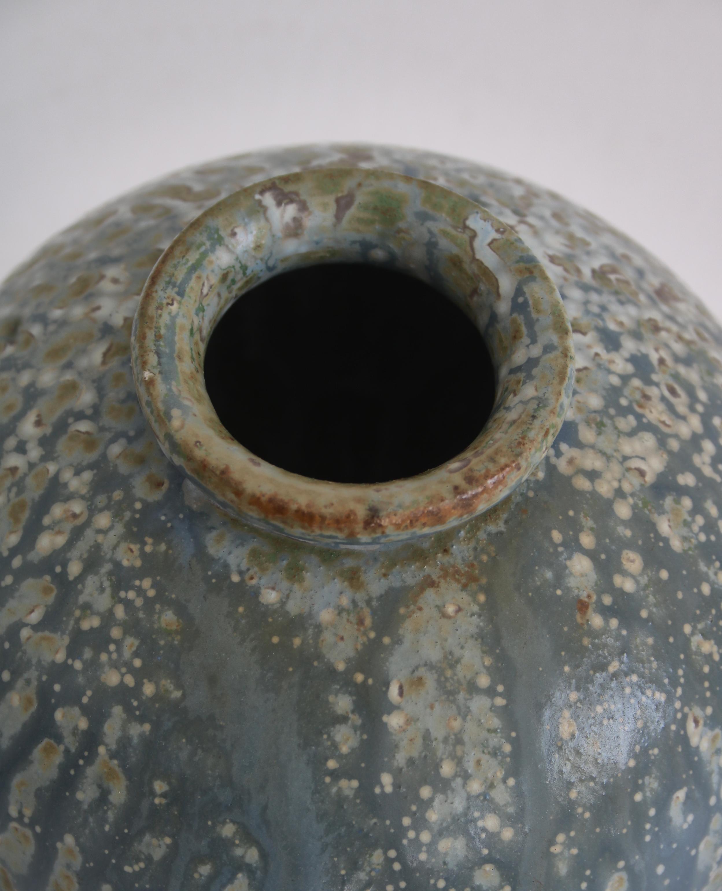 Arne Bang Round Stoneware Vase with Freckled Glazing, Own Studio, 1930s In Good Condition In Odense, DK