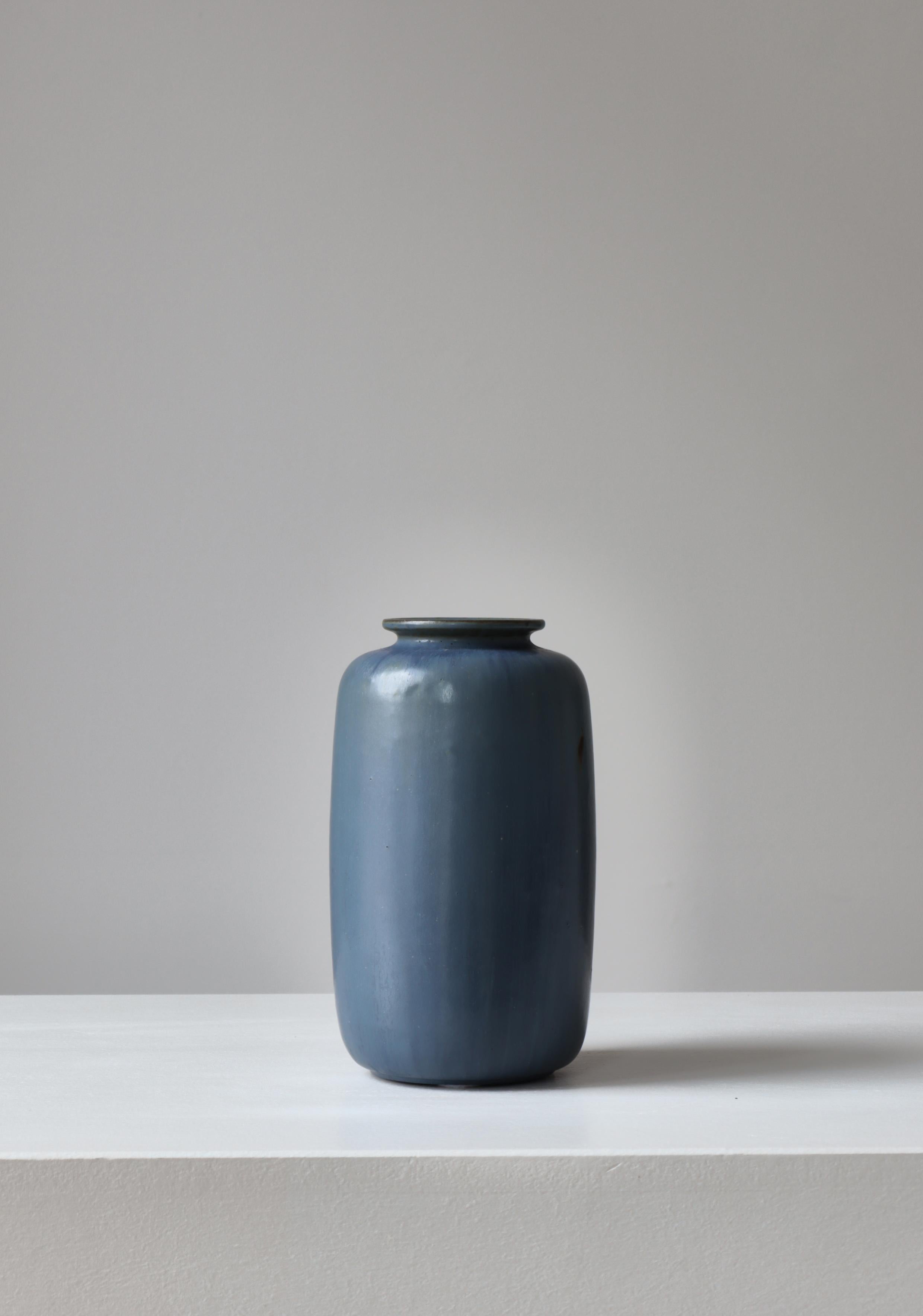 Vaso grande in gres blu The Modern Scandinavian Modello 27, anni '30 In condizioni buone in vendita a Odense, DK