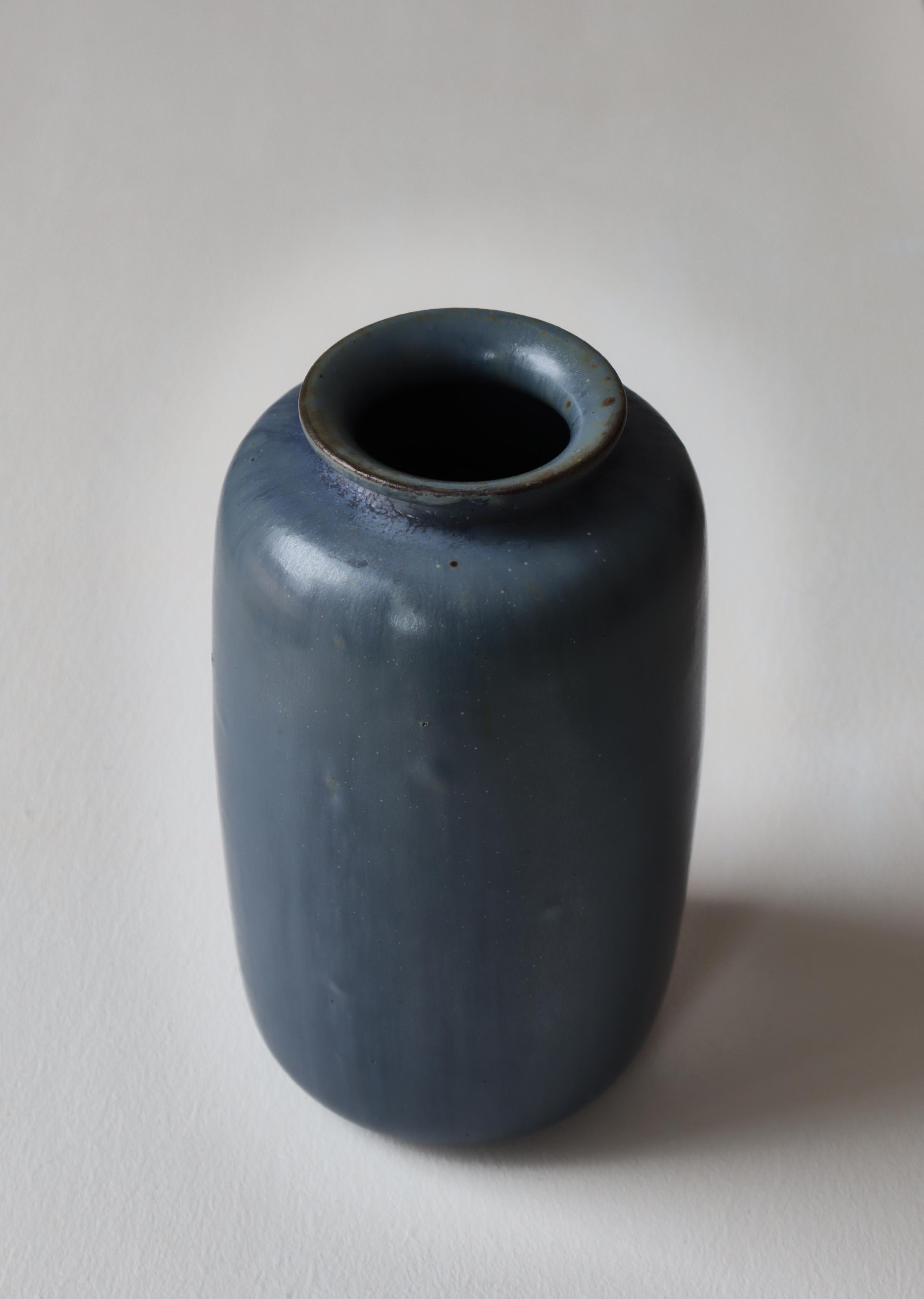 Vaso grande in gres blu The Modern Scandinavian Modello 27, anni '30 in vendita 1