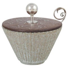 Arne Bang. Stoneware bowl in light grey glaze with ribbed design. 1940s/50s Arne Bang. Stoneware bowl in light grey glaze with ribbed design. 1940s/50s