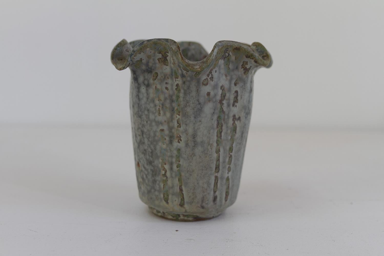 Scandinave moderne Vase en grès à glaçure bleue et verte d'Arne Bang, Danemark, années 1940. en vente