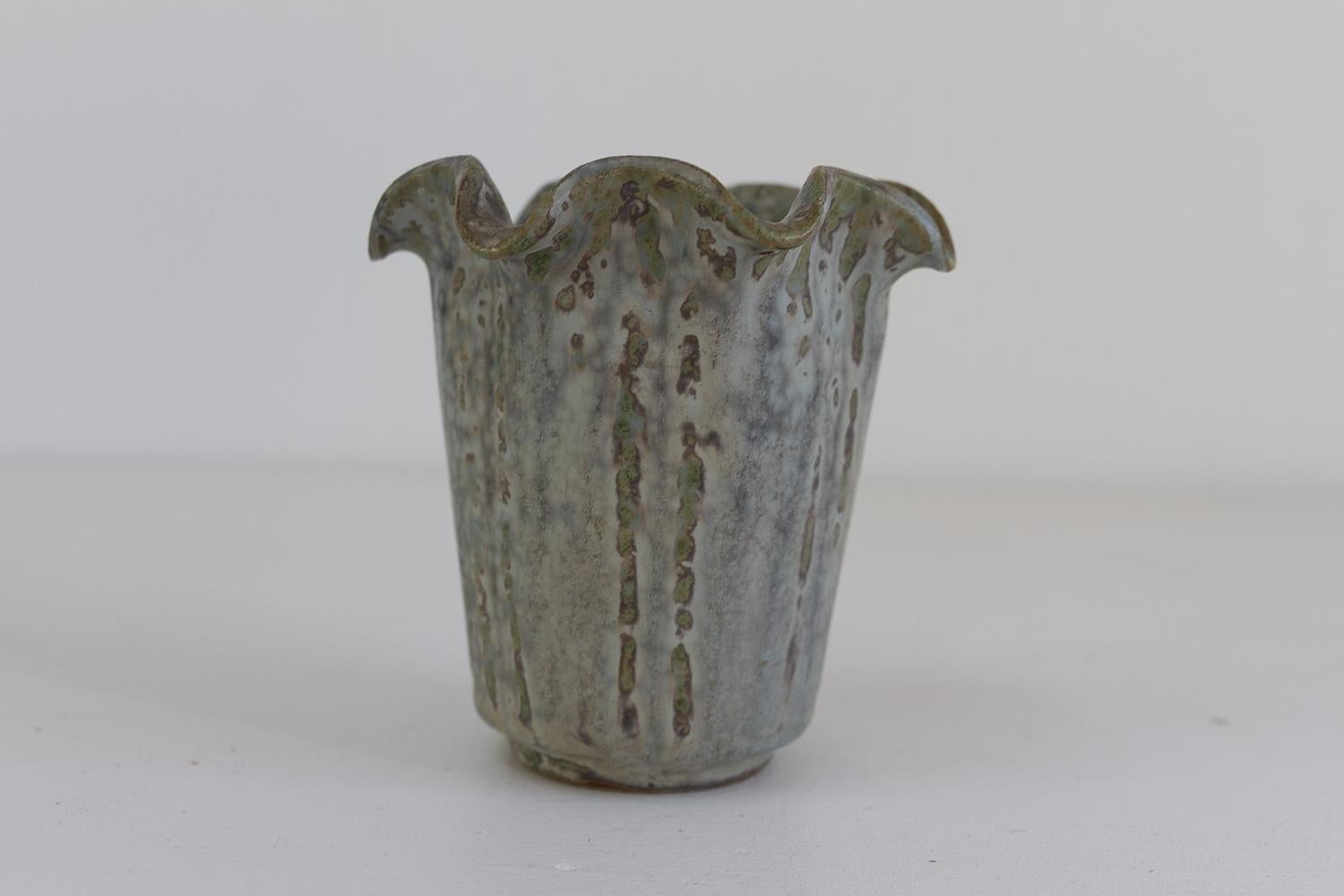 Milieu du XXe siècle Vase en grès à glaçure bleue et verte d'Arne Bang, Danemark, années 1940. en vente