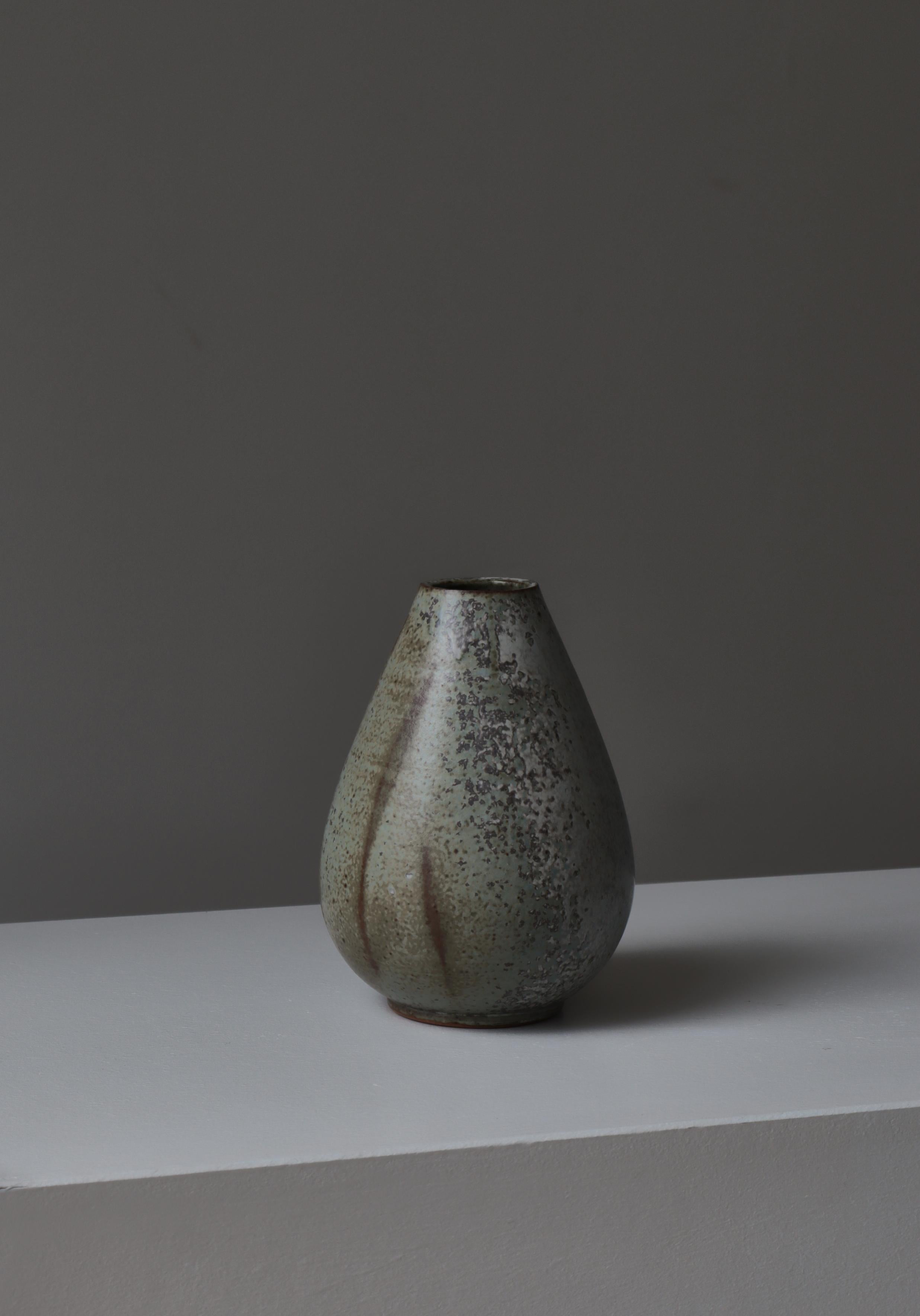 Scandinavo moderno Vaso in gres a forma di goccia di grandi dimensioni, unico nel suo genere, di Arne Bang, anni '30. in vendita