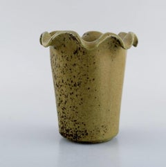 Arne Bang. Vase in glazed ceramics. Beautiful speckled glaze.