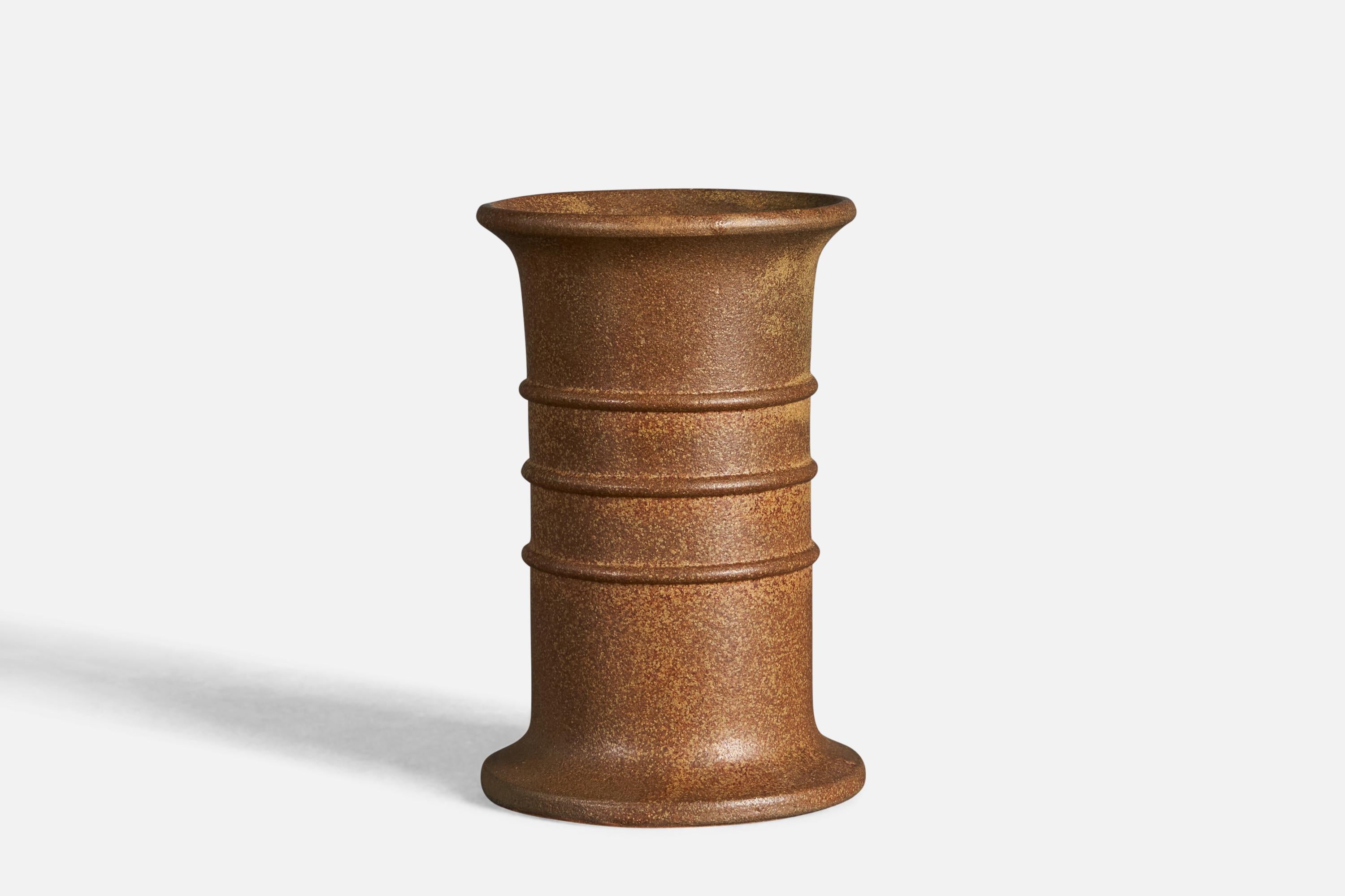 A brown-glazed stoneware vase, designed and produced by Arne Bang, Denmark, c. 1930s.