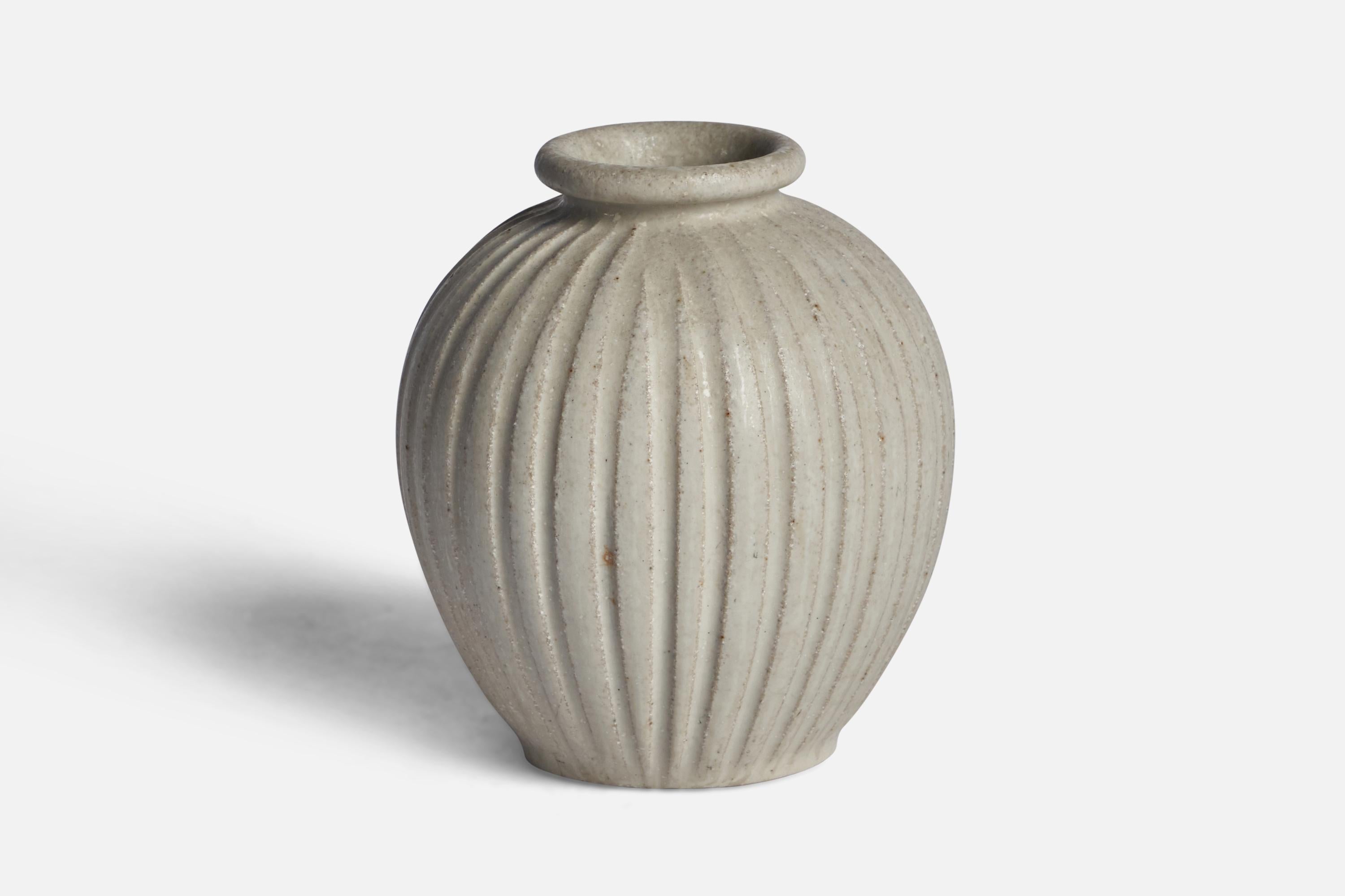 A grey matte-glazed stoneware vase designed and produced by Arne Bang, Denmark, 1930s.
