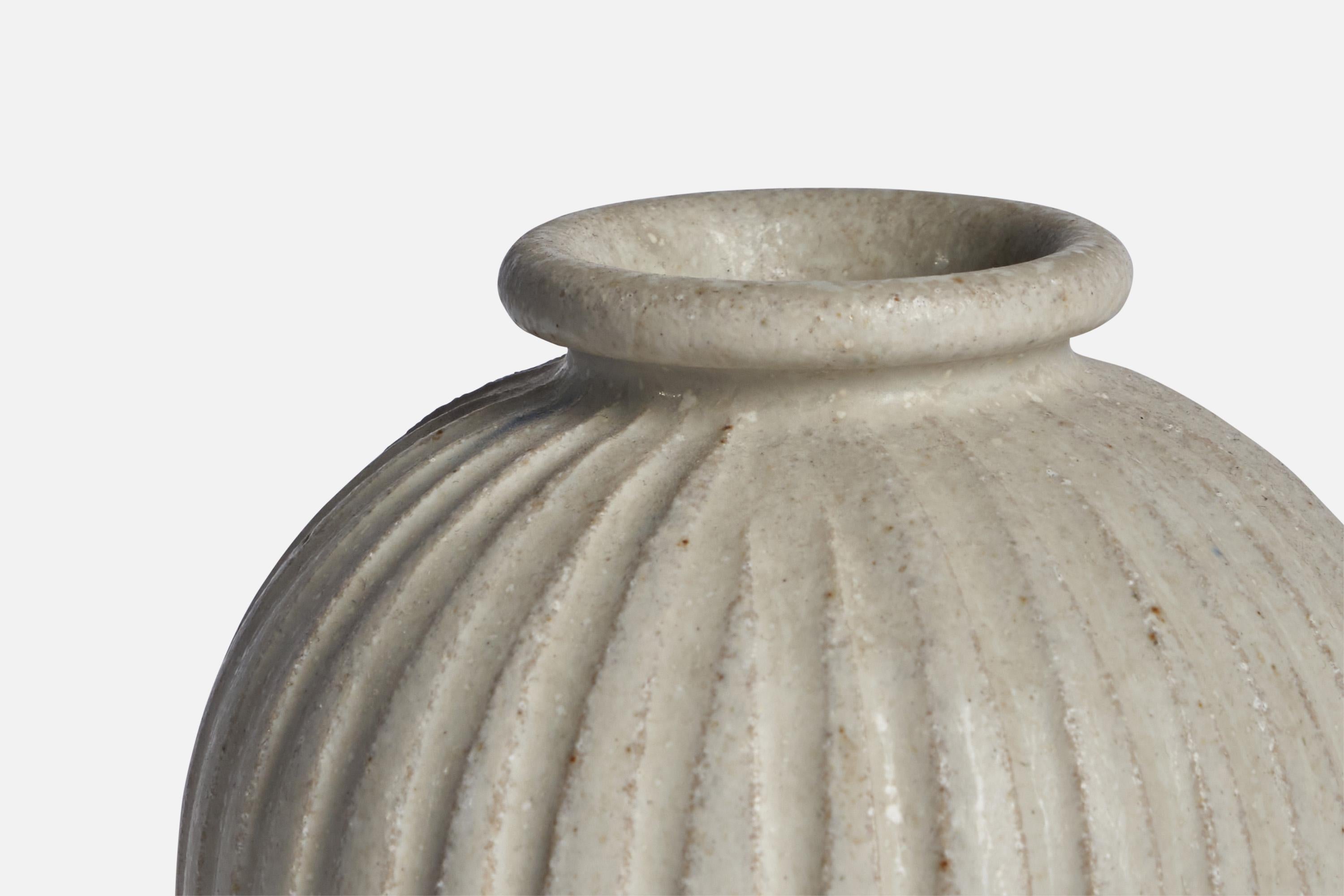 Arne Bang, Vase, Stoneware, Denmark, 1930s In Good Condition For Sale In High Point, NC