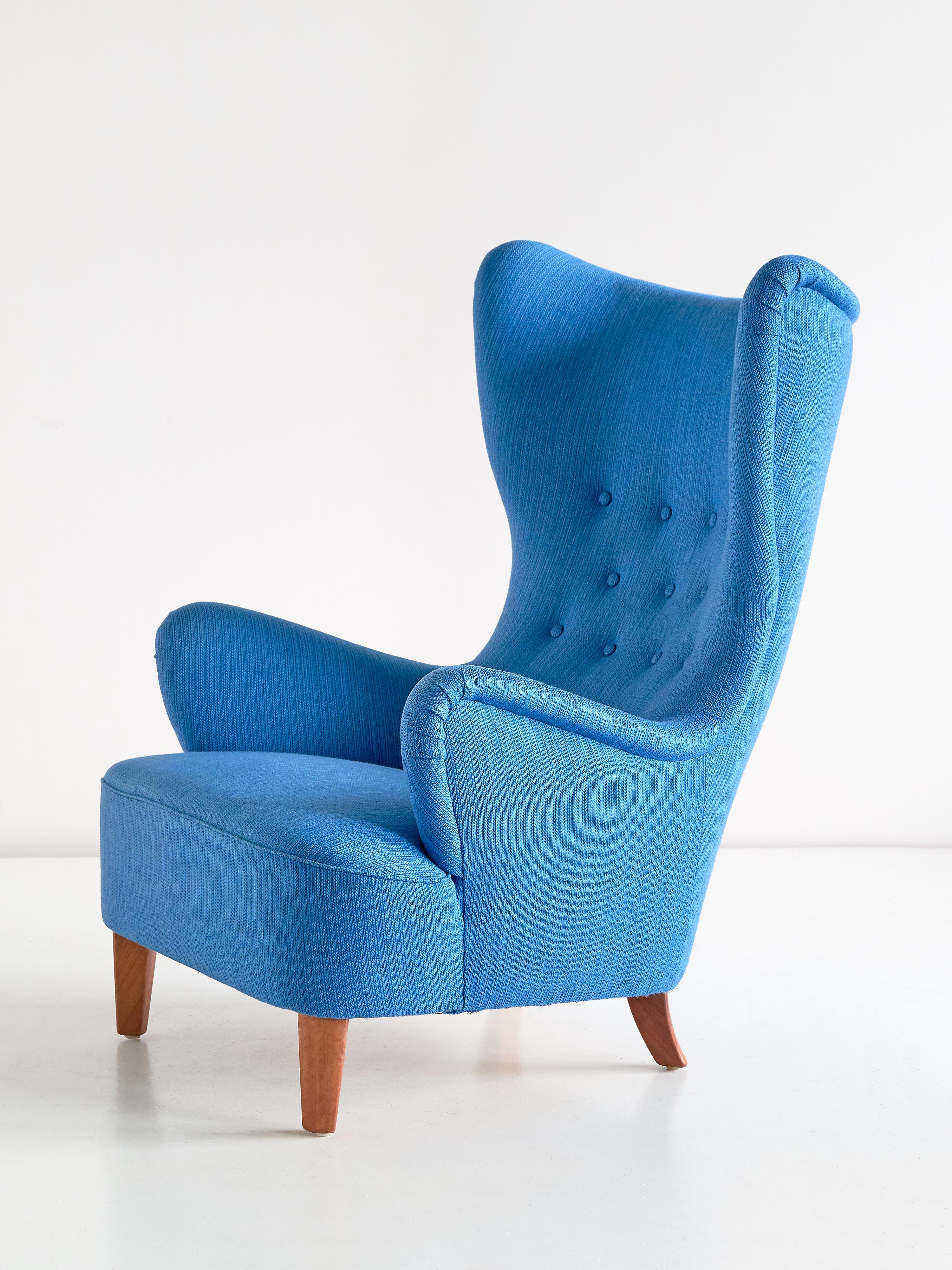 Mid-20th Century Arne Färnrot Wingback Chair in Blue Wool Fabric and Mahogany, Sweden, Late 1940s