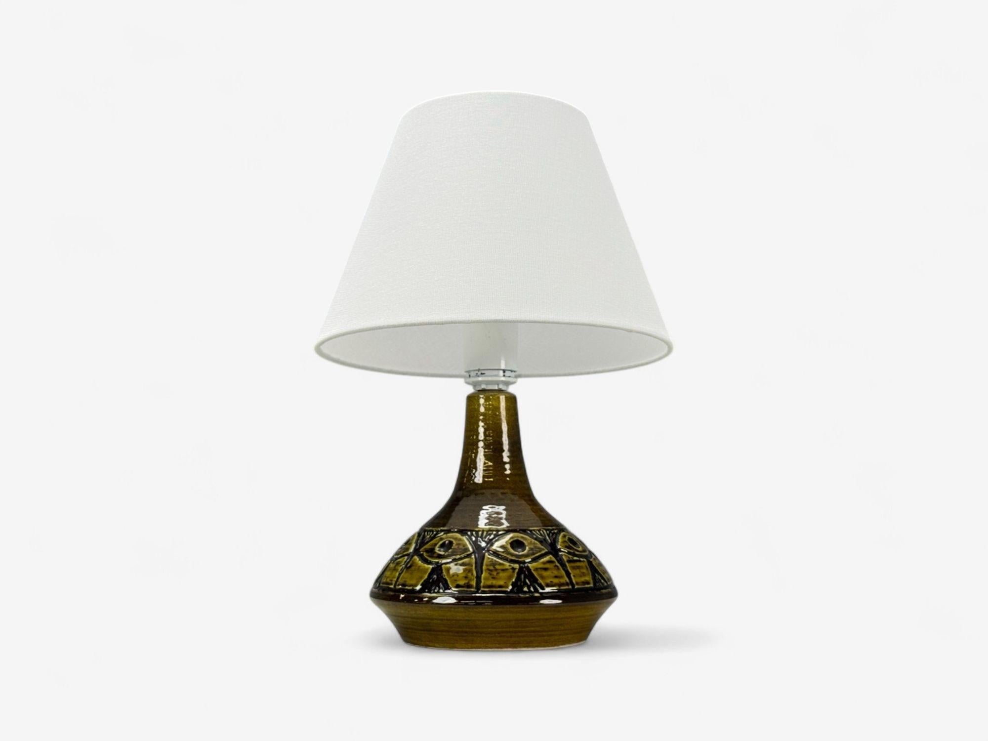 Arne Finne Nielsen, Olivgrünes Steingut, Tischlampe, Dänemark, 1960er Jahre (Dänisch) im Angebot