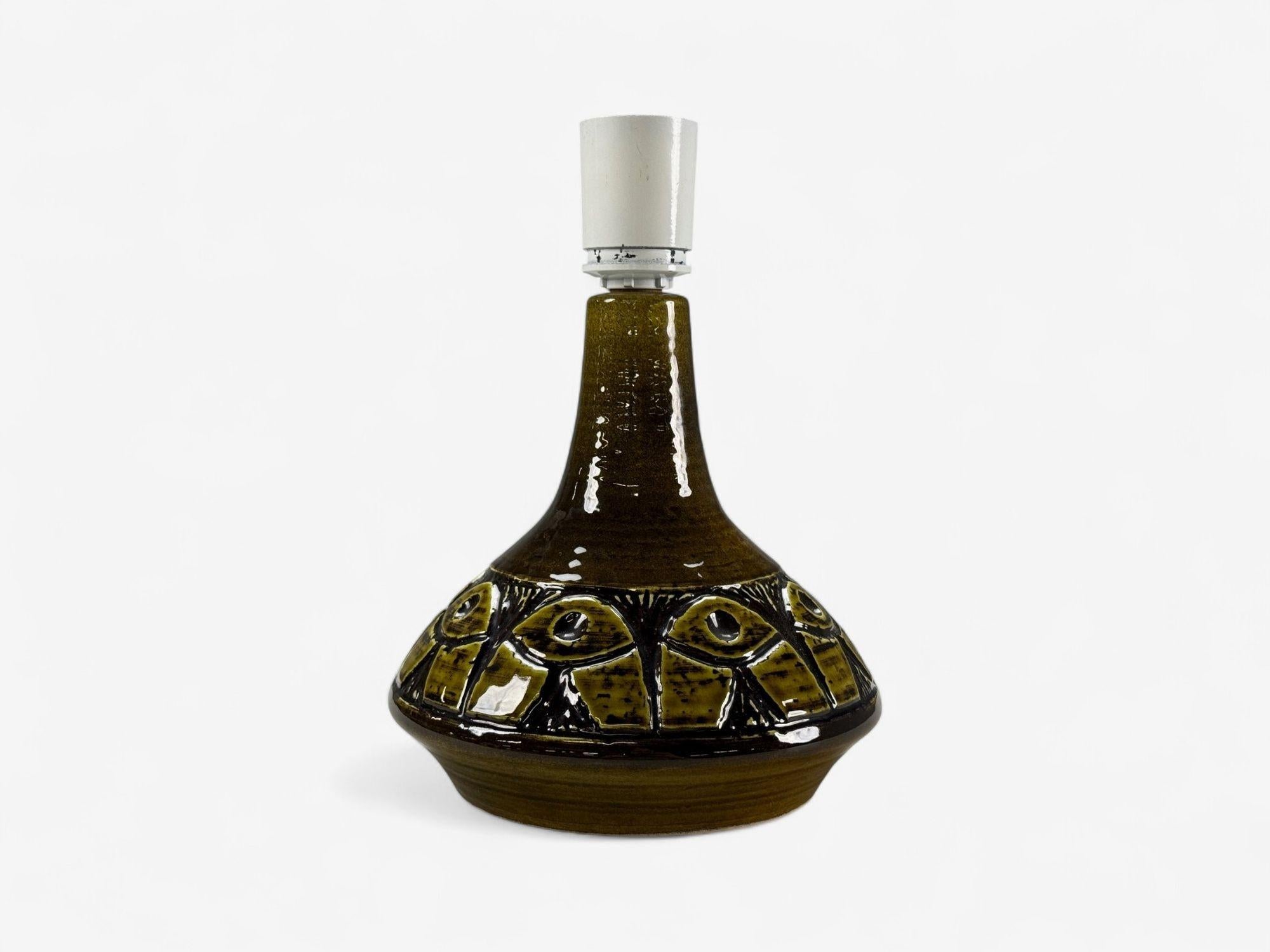 Arne Finne Nielsen, Olivgrünes Steingut, Tischlampe, Dänemark, 1960er Jahre im Zustand „Gut“ im Angebot in Manhasset, NY