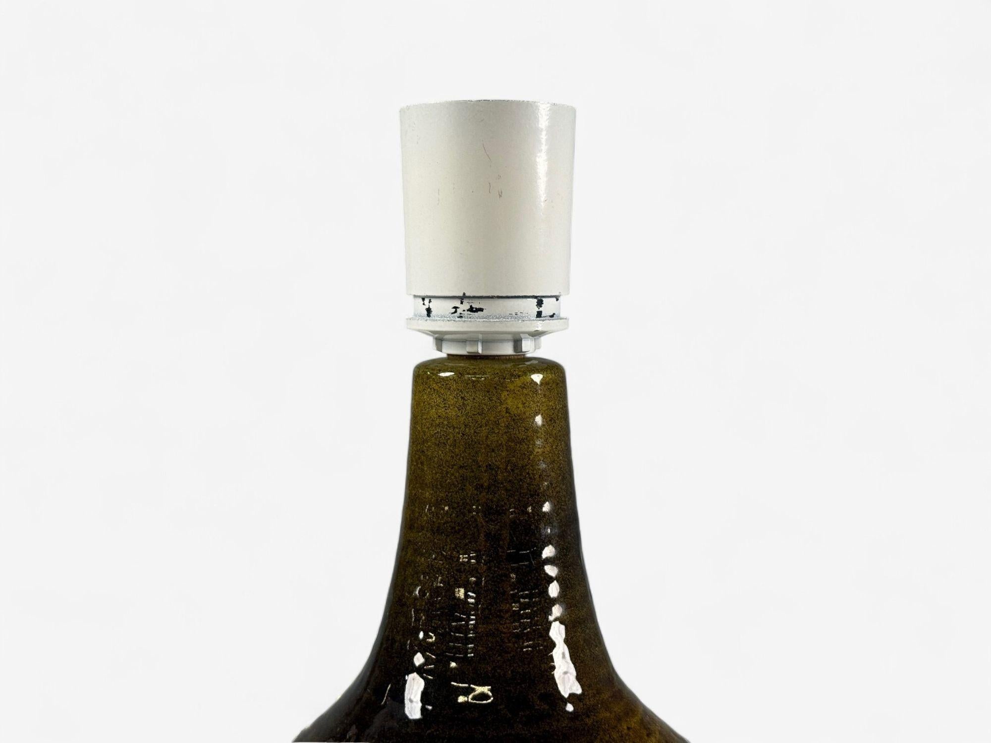 Arne Finne Nielsen, Olivgrünes Steingut, Tischlampe, Dänemark, 1960er Jahre (20. Jahrhundert) im Angebot