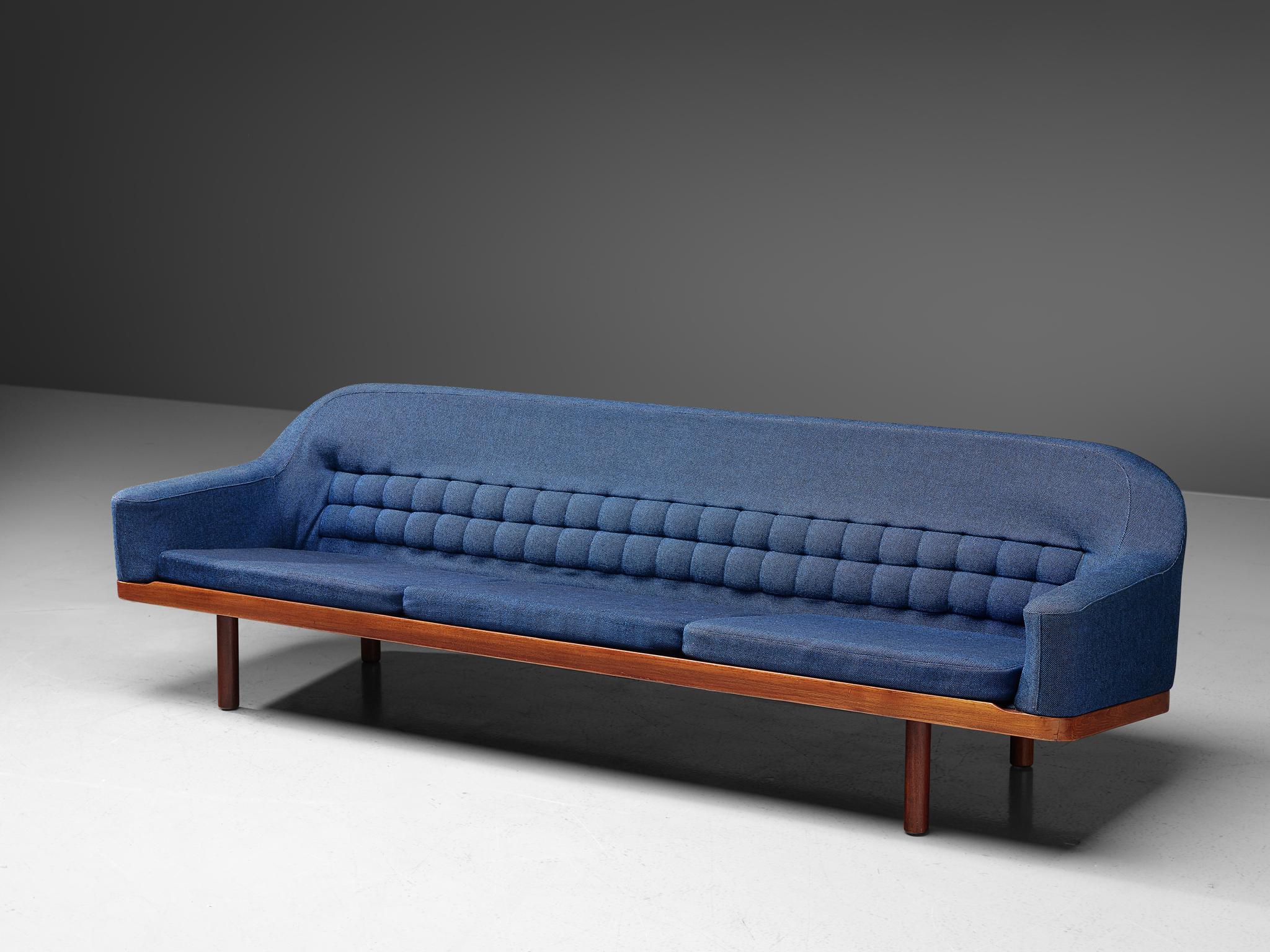 Arne Halvorsen, sofa, model '2010', teak, blue fabric, Norway, 1960s

A large sofa designed by Norwegian designer Arne Halvorsen. This sofa is characterized by its tufted geometric shaped back in combination with beautifully rounded armrests. The