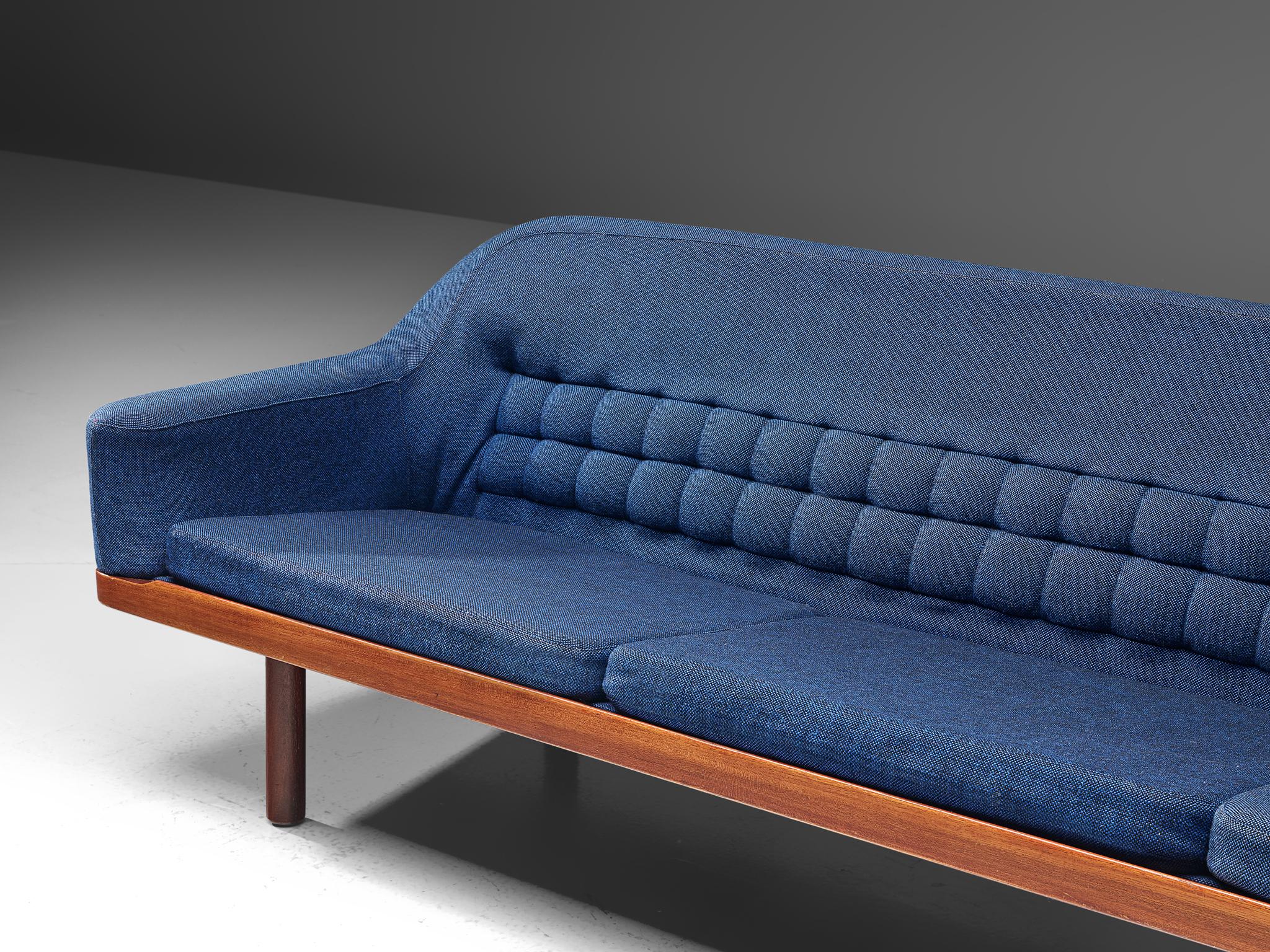Arne Halvorsen-Sofa aus Teakholz mit blauer Polsterung  (Mitte des 20. Jahrhunderts) im Angebot