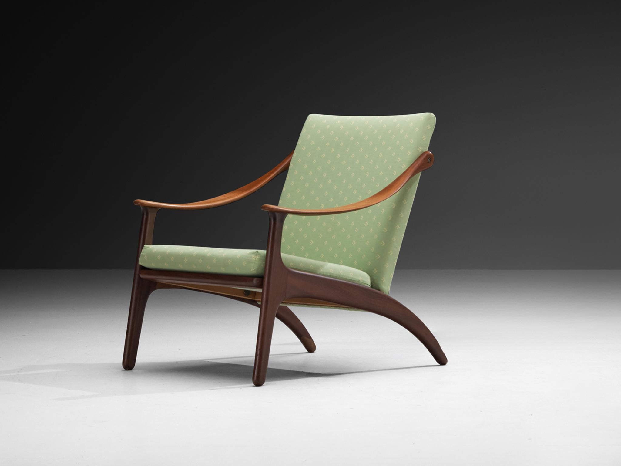 Arne Hovmand-Olsen para P. Mikkelsen, tumbona, teca, tela, Dinamarca, años 50

Este exquisito sillón diseñado por Arne Hovmand-Olsen para P Mikkelsen en los años 50 es un sorprendente ejemplo de artesanía danesa. La silla tiene un armazón de teca