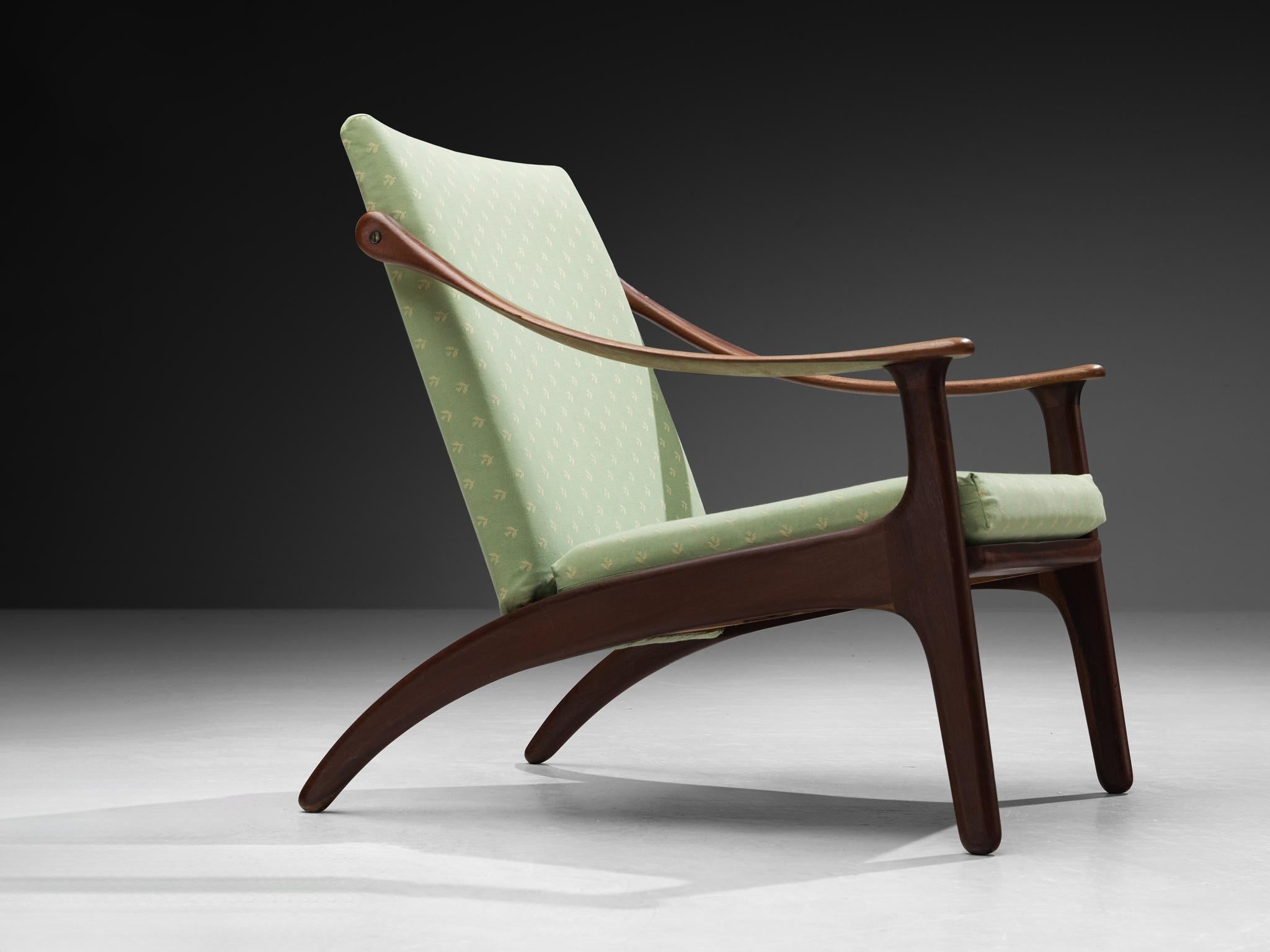 Silla de salón Arne Hovmand-Olsen y P. Mikkelsen en tela verde y teca mediados del siglo XX en venta