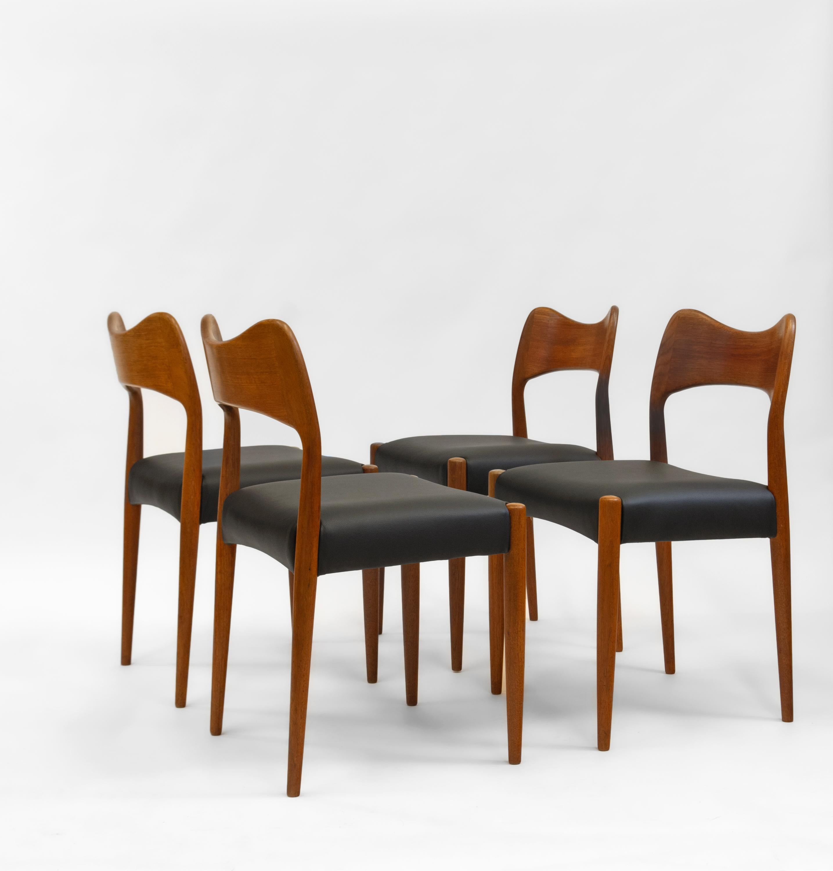 Arne Hovmand Olsen Danish Set Of Four Teak  & Leather Mid Century Dining Chairs For Sale 6