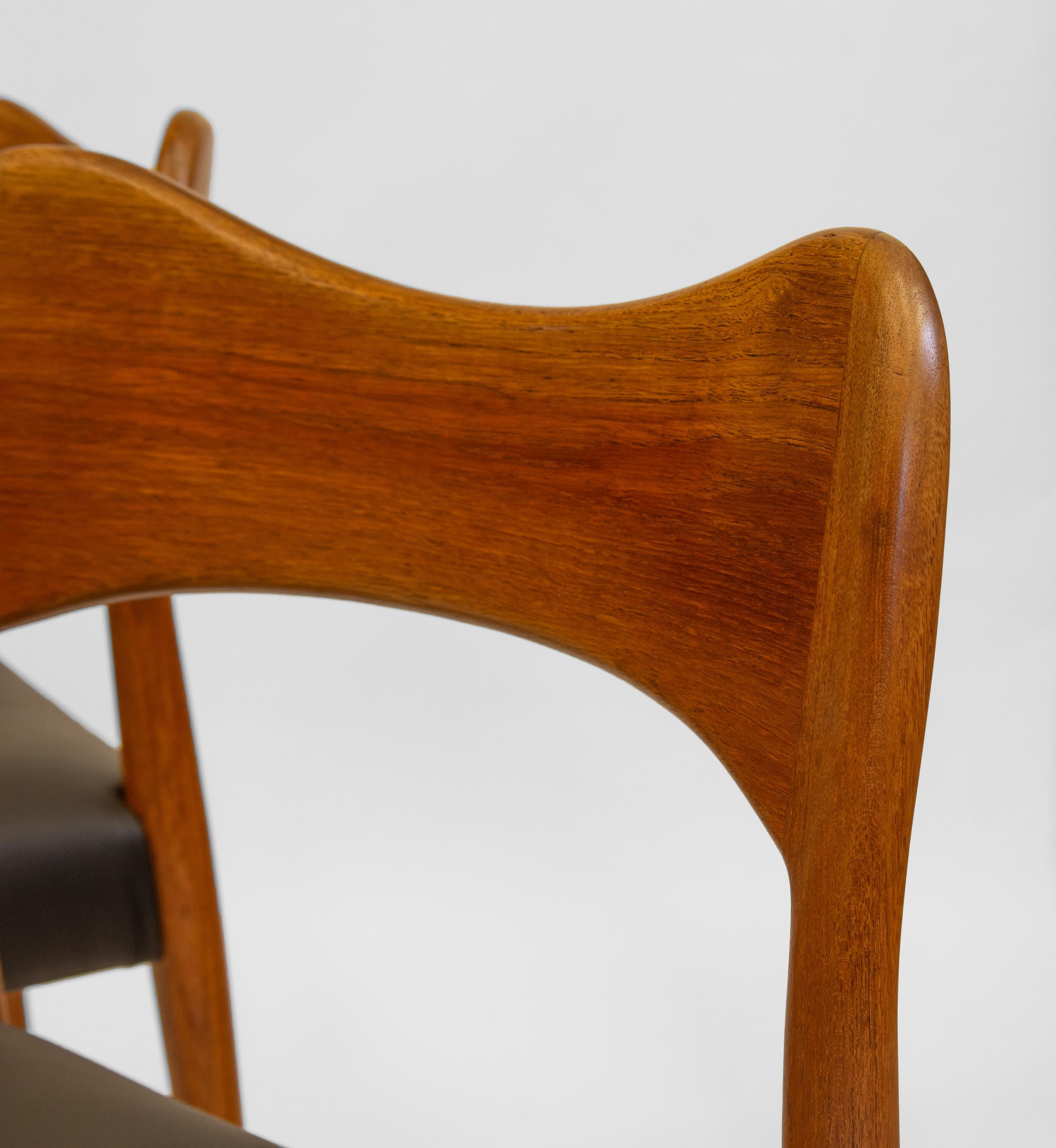Arne Hovmand Olsen Danish Set Of Four Teak  & Leather Mid Century Dining Chairs For Sale 2
