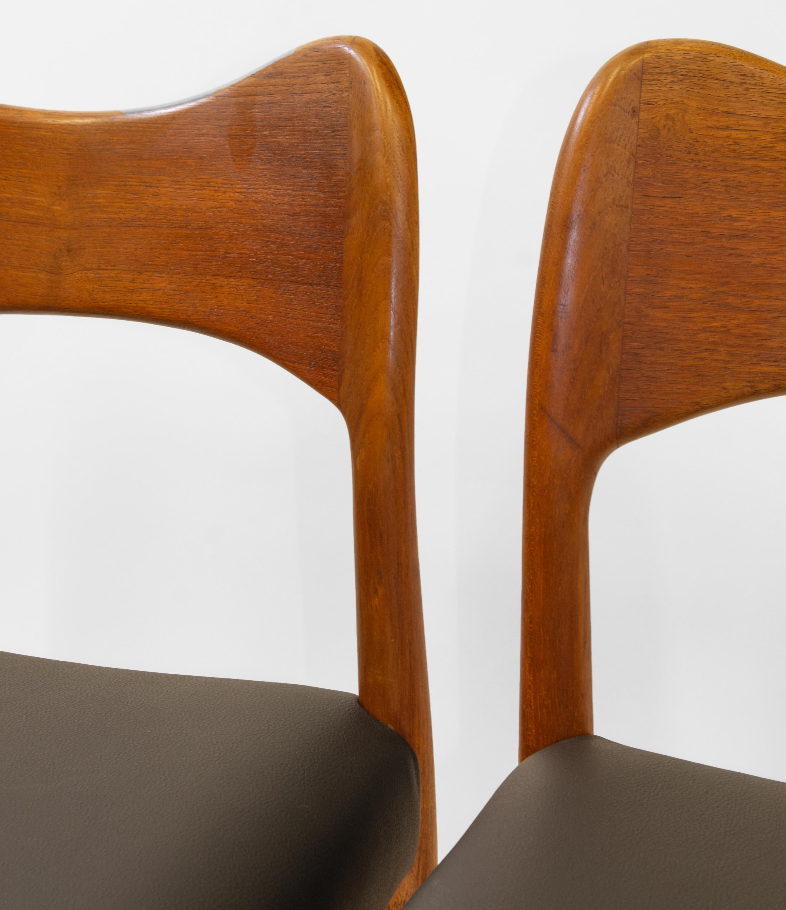 Arne Hovmand Olsen Danish Set Of Four Teak  & Leather Mid Century Dining Chairs For Sale 4