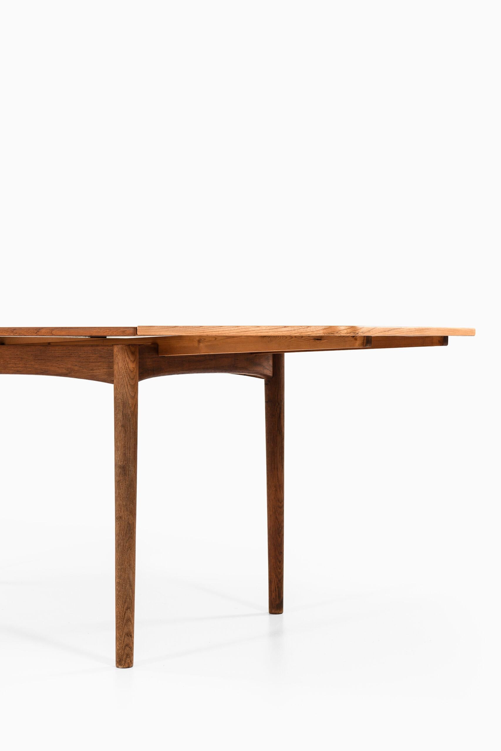 Arne Hovmand-Olsen Dining Table Produced by Skovmand & Andersen in Denmark For Sale 6
