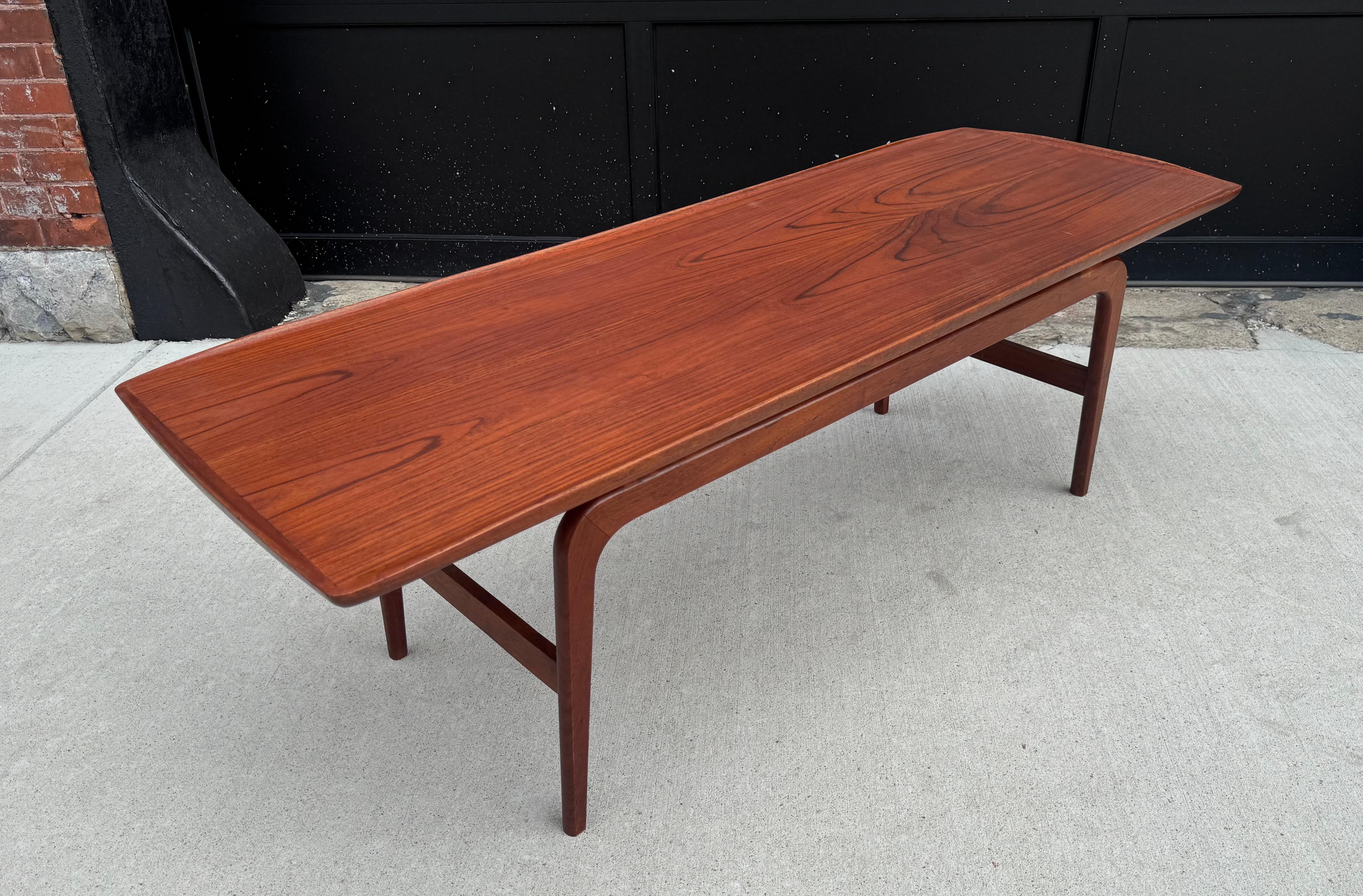 Arne Hovmand-Olsen Table basse flottante en teck / Danish Classics Bon état - En vente à Buffalo, NY
