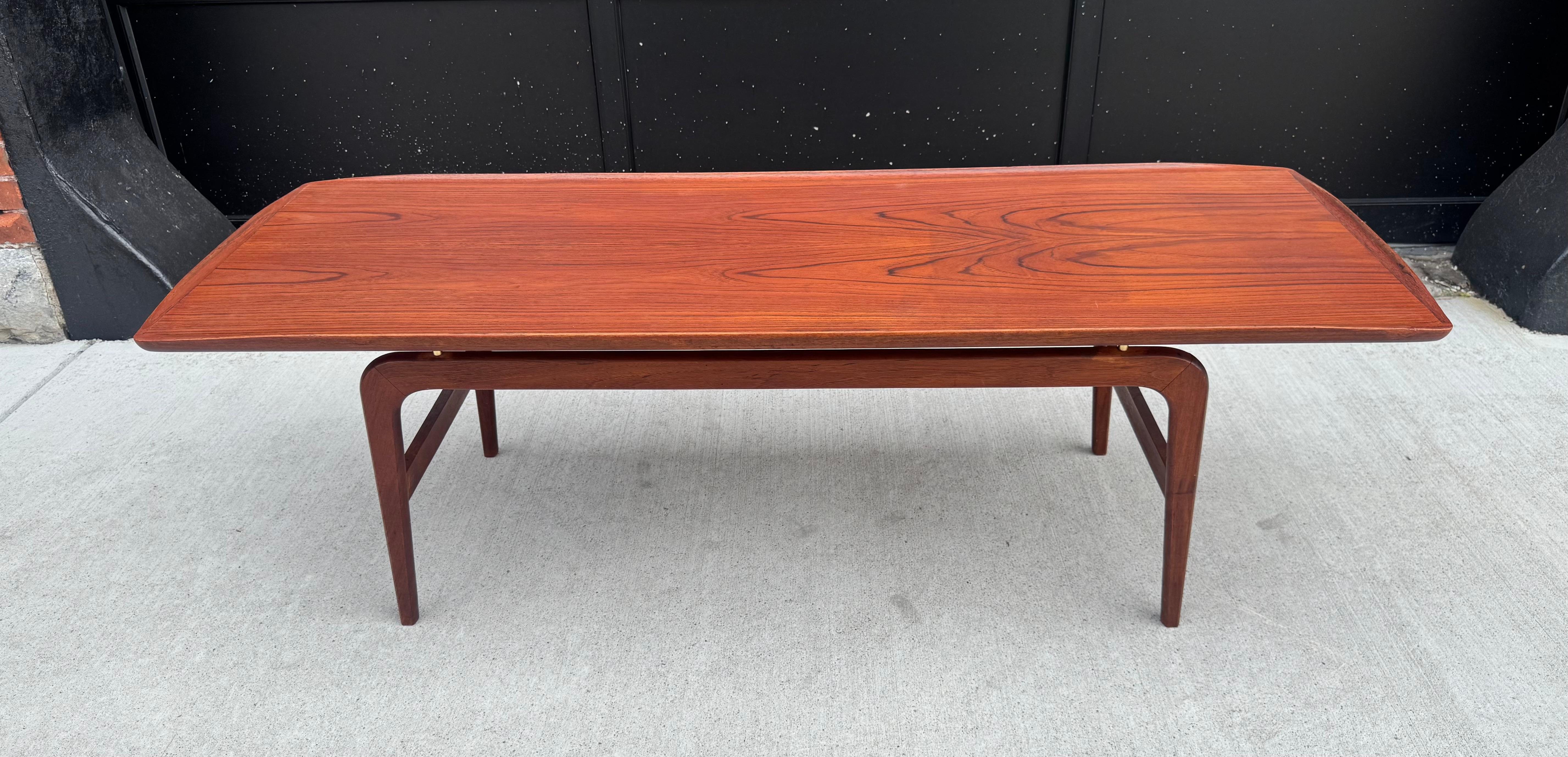 Arne Hovmand-Olsen Table basse flottante en teck / Danish Classics en vente 2