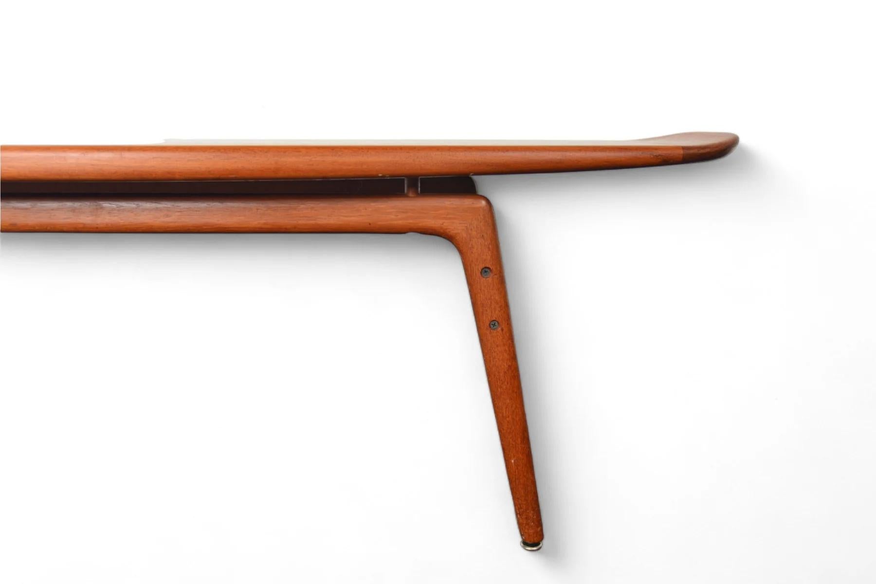 Mid-Century Modern Table basse flottante en teck Arne Hovmand-Olsen en vente