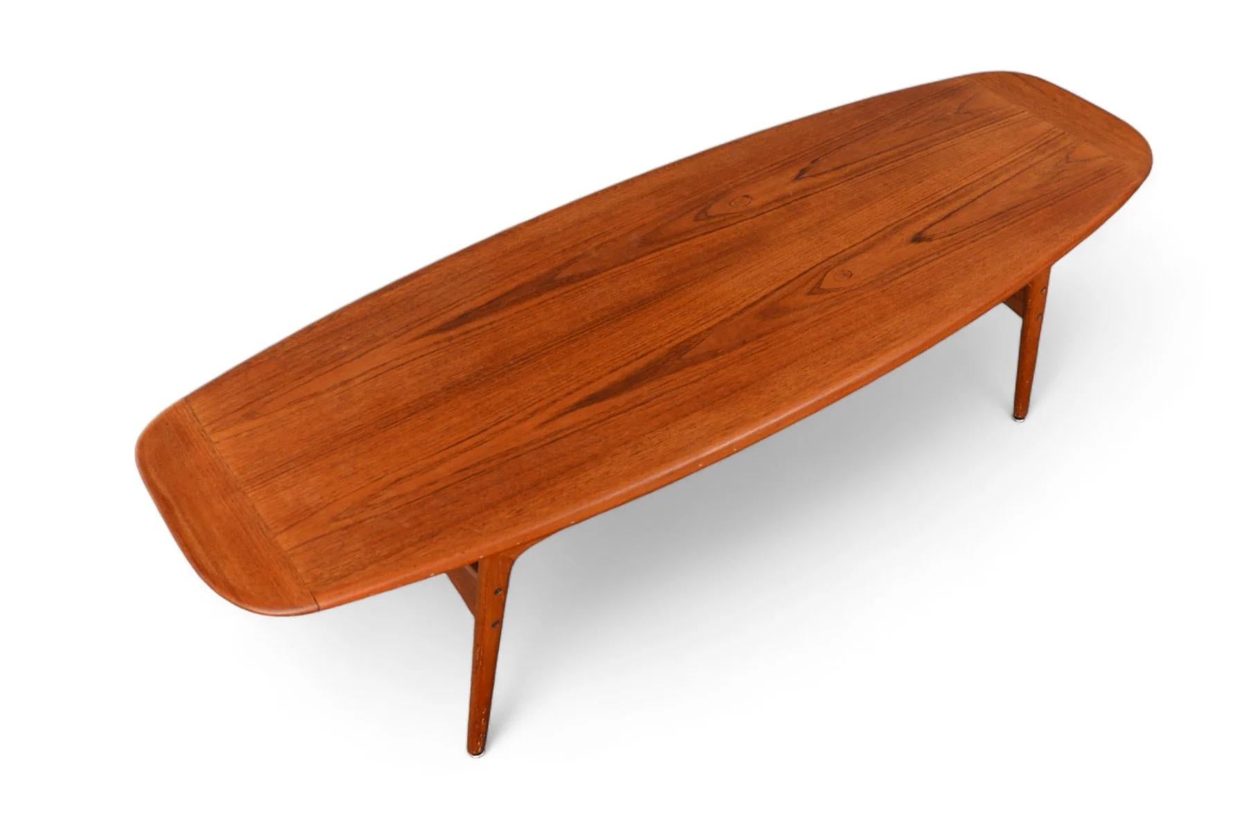 Danois Table basse flottante en teck Arne Hovmand-Olsen en vente