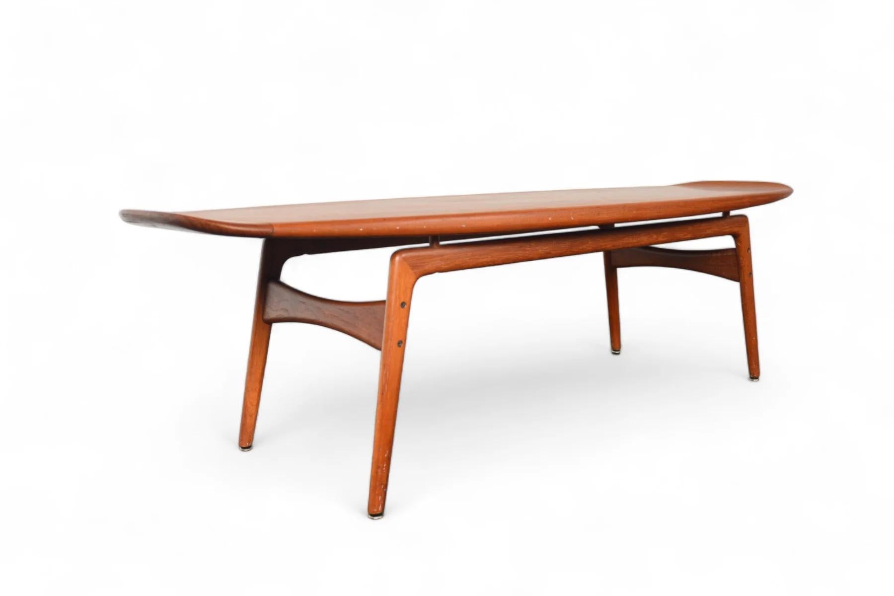 20ième siècle Table basse flottante en teck Arne Hovmand-Olsen en vente
