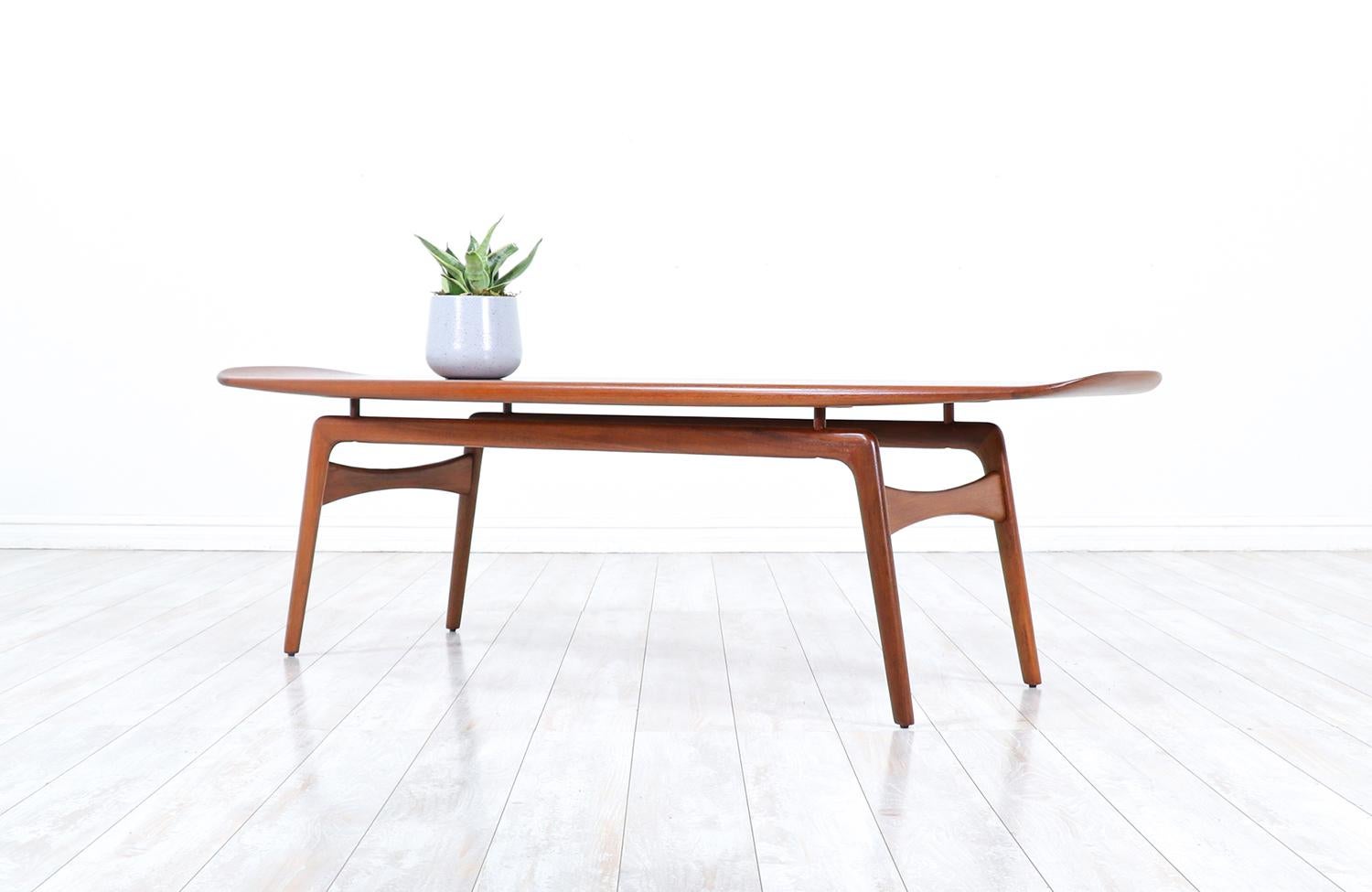 Arne Hovmand-Olsen Floating-Top Surfboard Teak Coffee Table for Mogens Kold In Excellent Condition In Los Angeles, CA