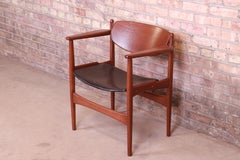 Fauteuil en teck et cuir Arne Hovmand-Olsen pour Jutex récemment restauré