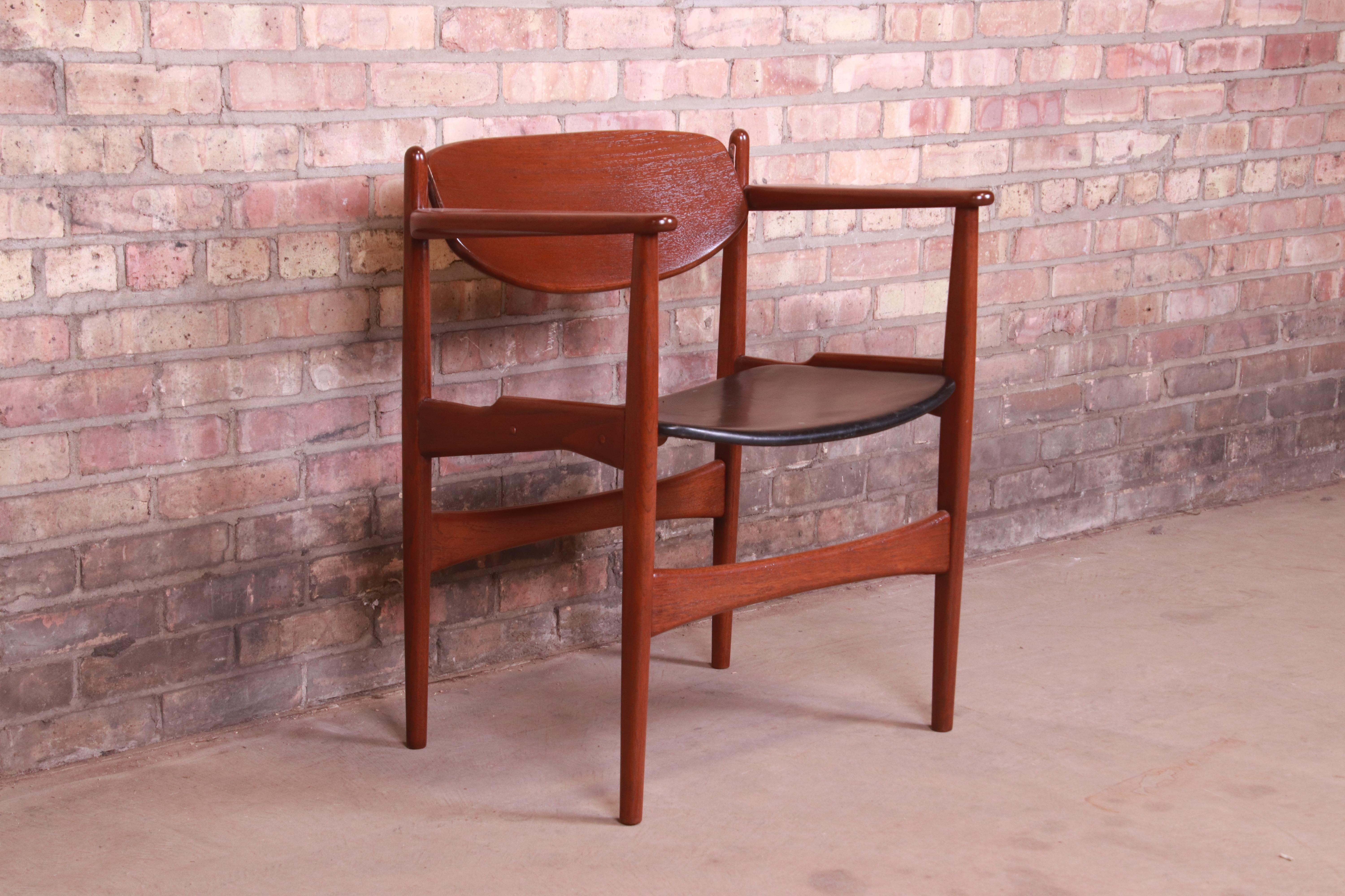 Mid-20th Century Arne Hovmand-Olsen for Jutex Teak and Leather Armchair, Newly Refinished For Sale