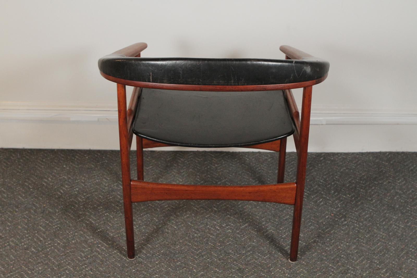 Mid-Century Modern Arne Hovmand-Olsen for Jutex Teak and Leather Rounded Back Chair, 1957