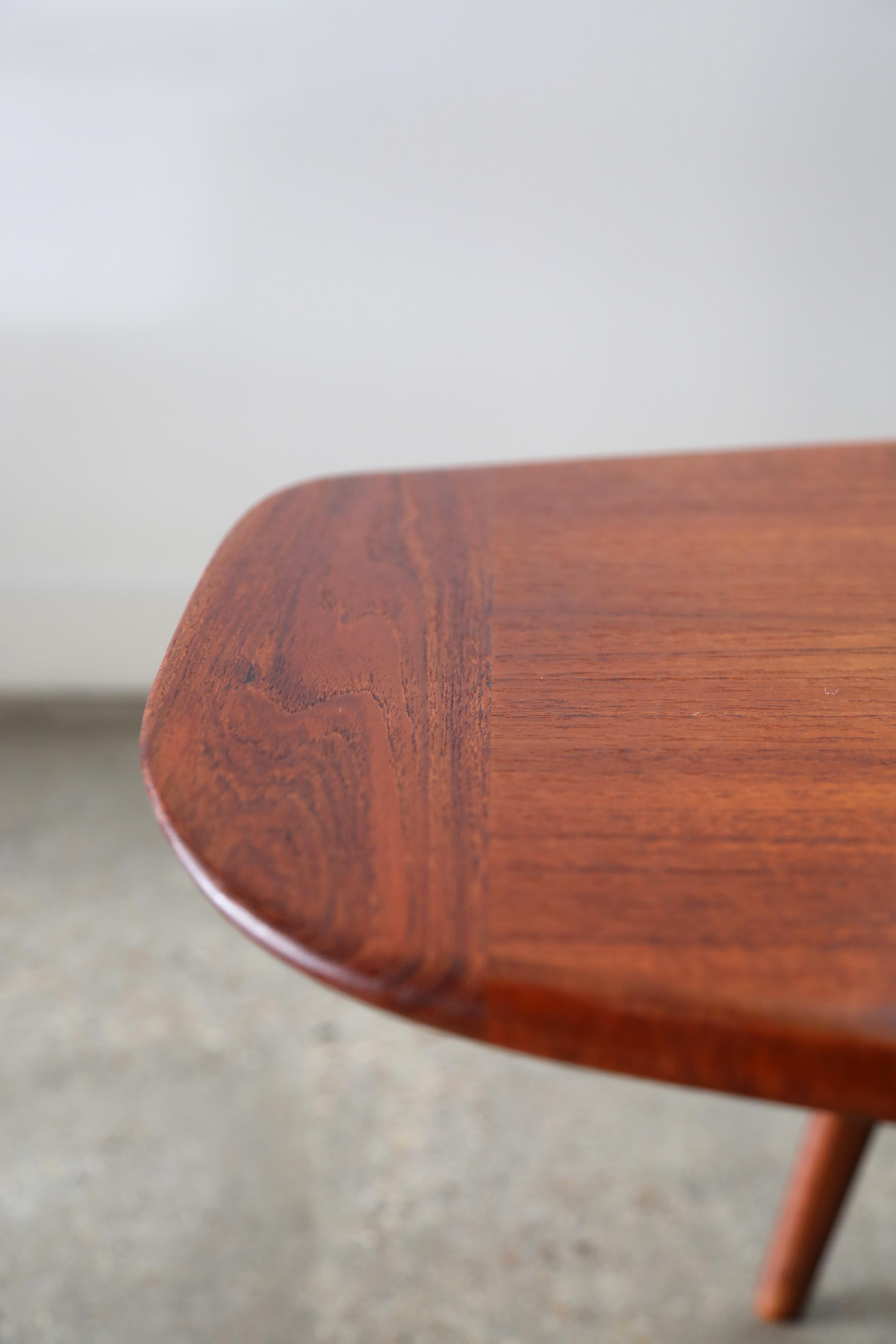 Arne Hovmand Olsen for Mogens Koch Teak Surfboard Coffee Table In Good Condition In Virginia Beach, VA