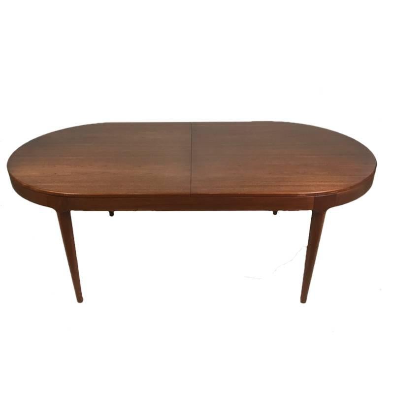 Arne Hovmand-Olsen for Mogens Kold dining table made in Denmark. Measure: 82 inch oval with each leaf measuring 19.5 with a total of 121 inches when fully extended.
 
Measure: each leaf 19.5
total 121