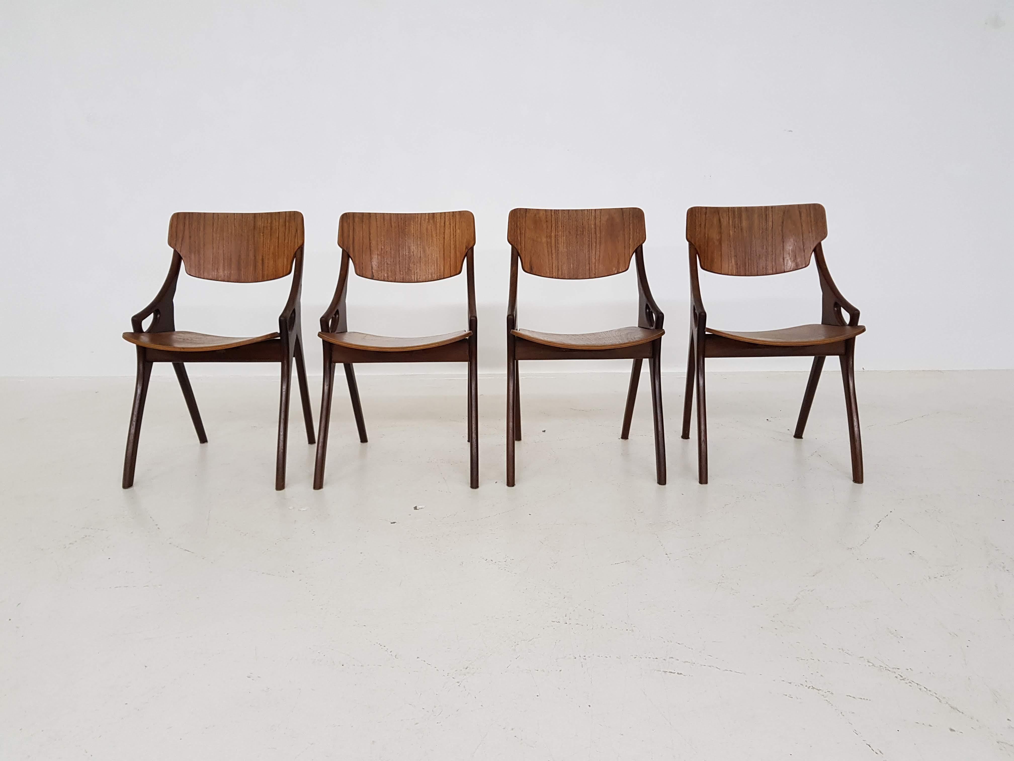 The famous Danish teak dining chairs with their iconic handgrips. Beautifully crafted by Mogens Kold and a design from Arne Hovmand Olsen.

One chair has a repair to the back, and they all have some traces of use.

Measures: Width 50 cm; seating