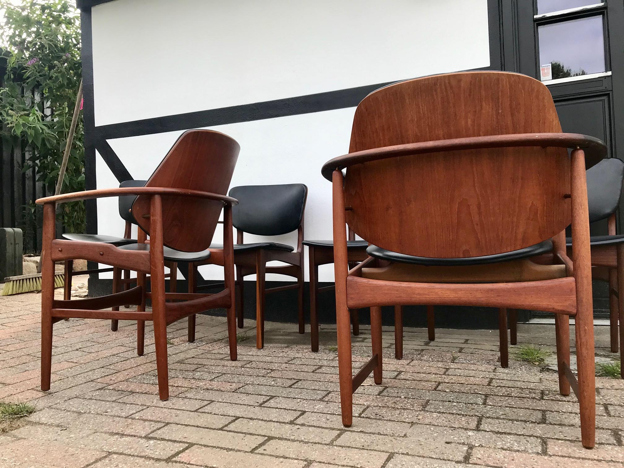 Dining set of chairs consisting of two armchairs. The fathers chair alias the King chair and the mothers chair alias the Queen chair. These features subtle yet similar design features. The two armchairs are designed in such a manner that the 'arms'
