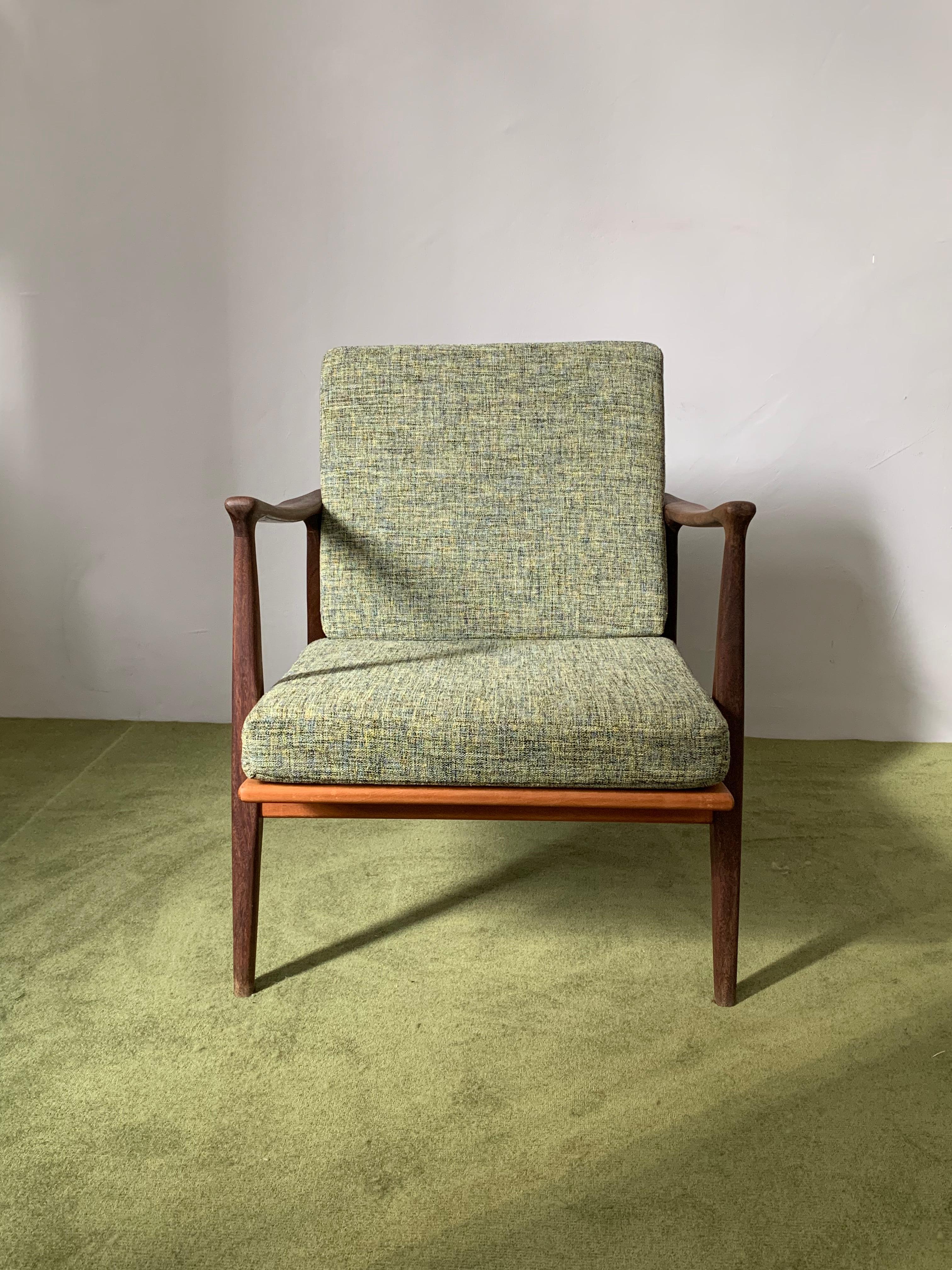 Vintage easy lounge chair by ARNE HOVMAND-OLSEN. Mogens Kold, , Denmark 
The shape characteristic of the era is, as usual, eye-catching and comfortable. Colors and materials were carefully selected during the renovation. The seat cushion and