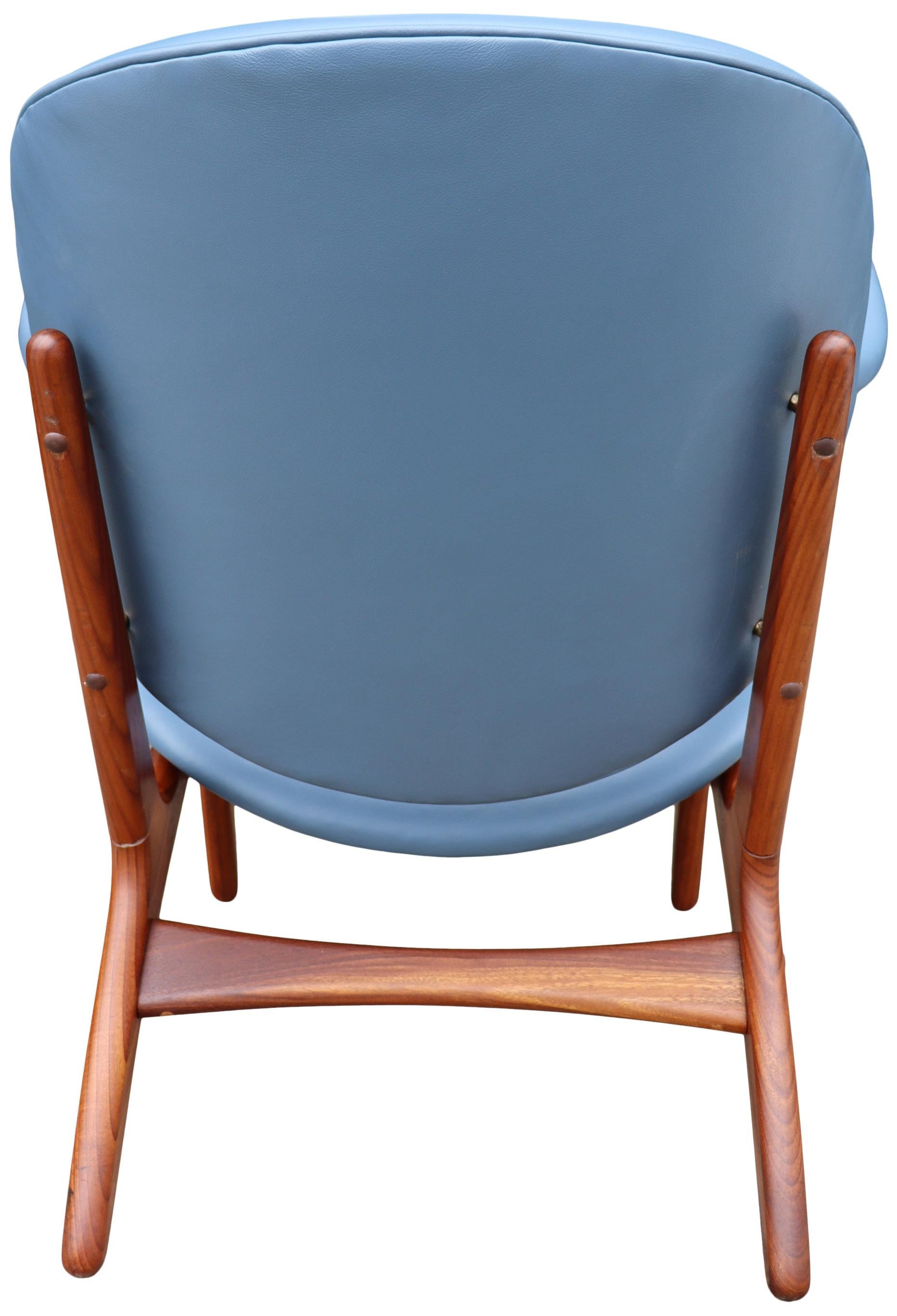 Arne Hovmand-Olsen Lounge Chair in Blue Leather For Sale 2