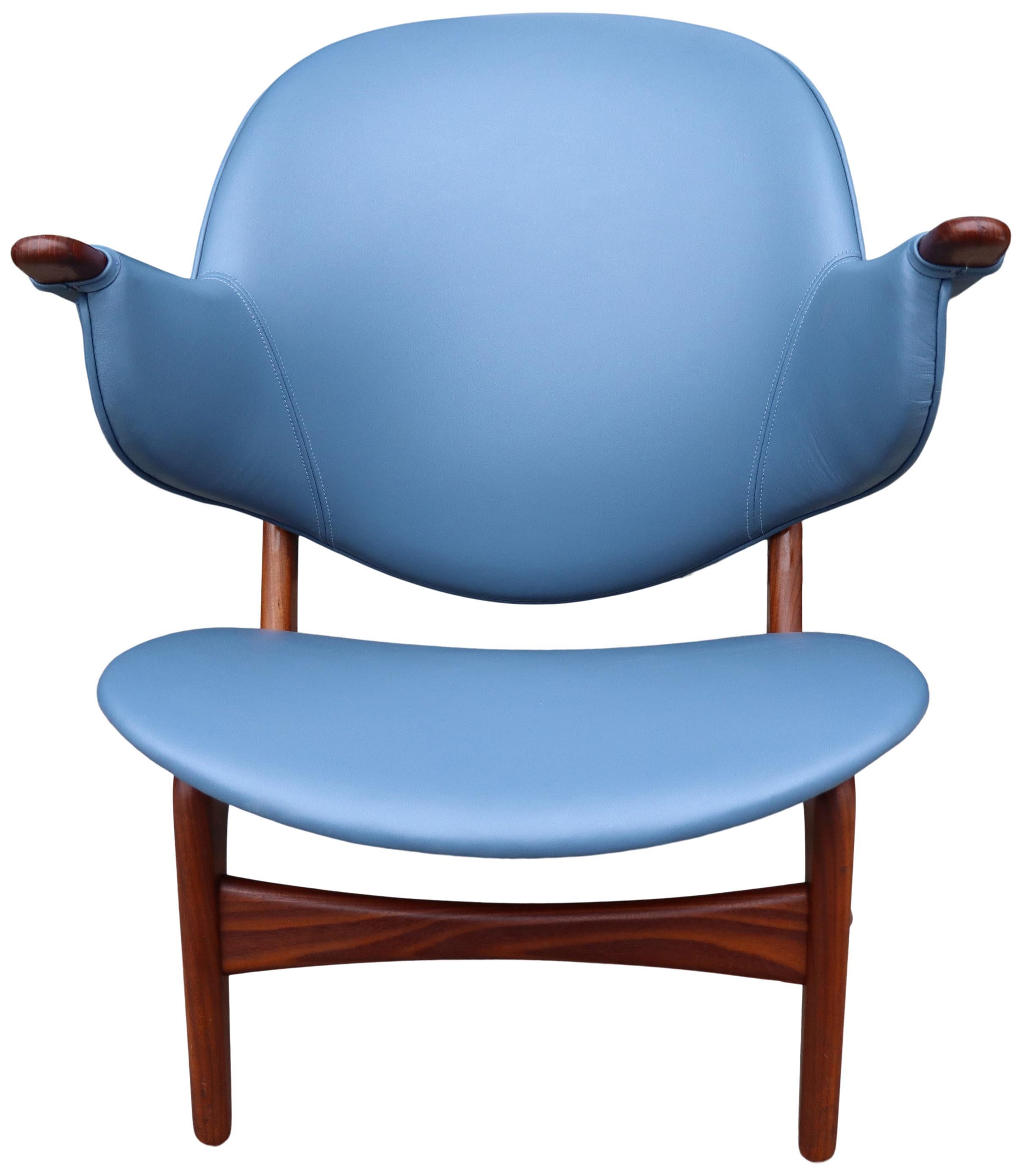 Mid-Century Modern Arne Hovmand-Olsen Lounge Chair in Blue Leather For Sale