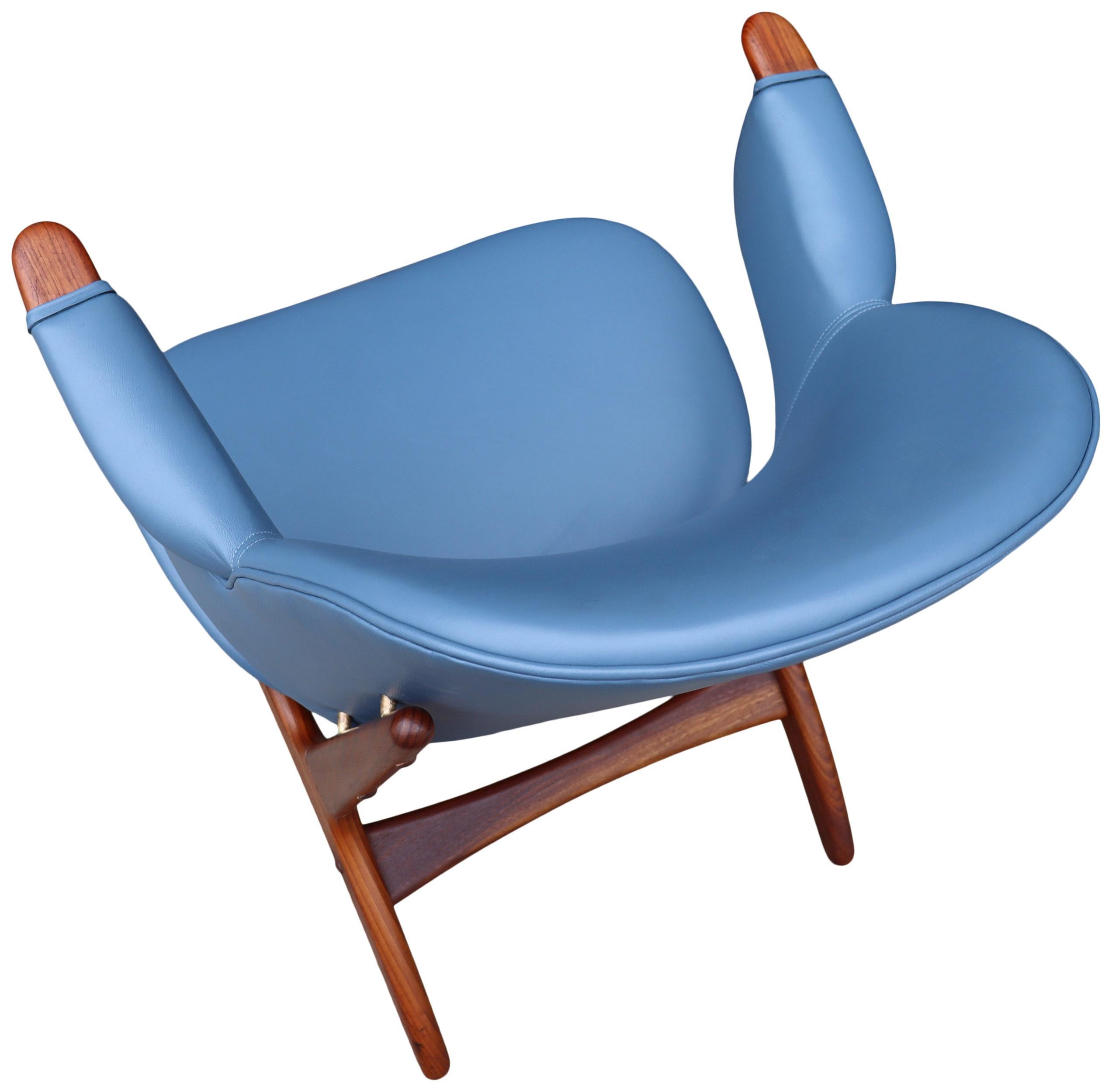 Arne Hovmand-Olsen Lounge Chair in Blue Leather For Sale 1