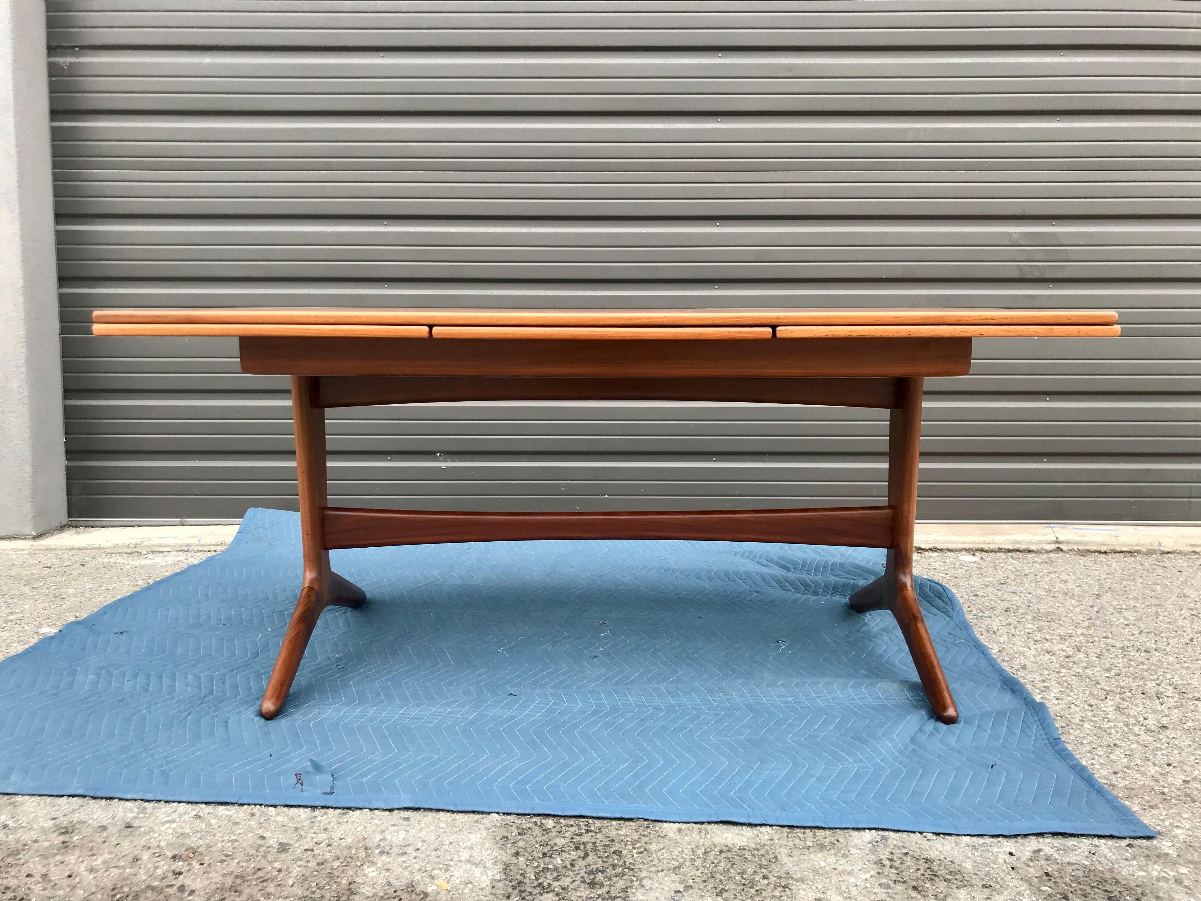 20th Century Dining Table with Two Leaves Arne Hovmand-Olsen Mogens Kold For Sale