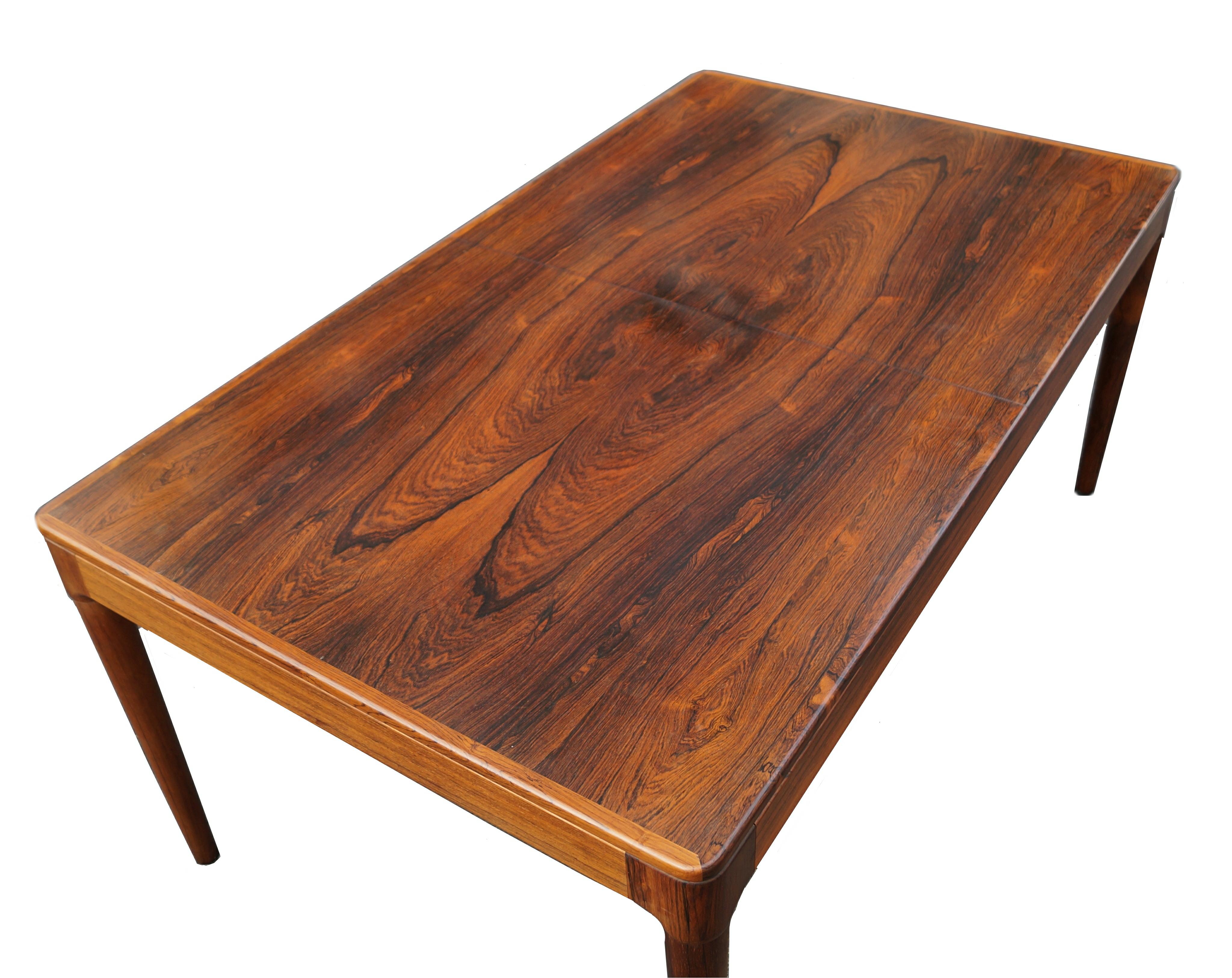 Arne Hovmand-Olsen Mogens Kold rosewood Danish extension table dining table. This measures 67