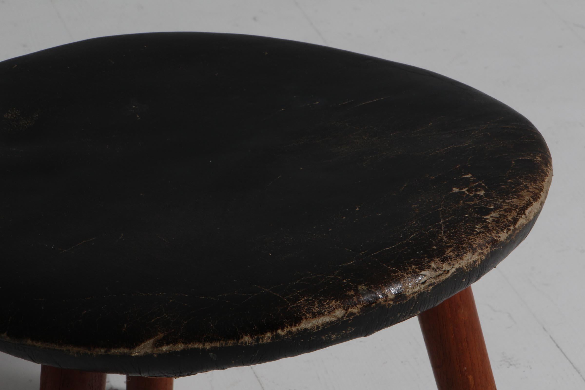 Danese Pouf Arne Hovmand-Olsen in pelle nera patinata e teak. 1960s in vendita