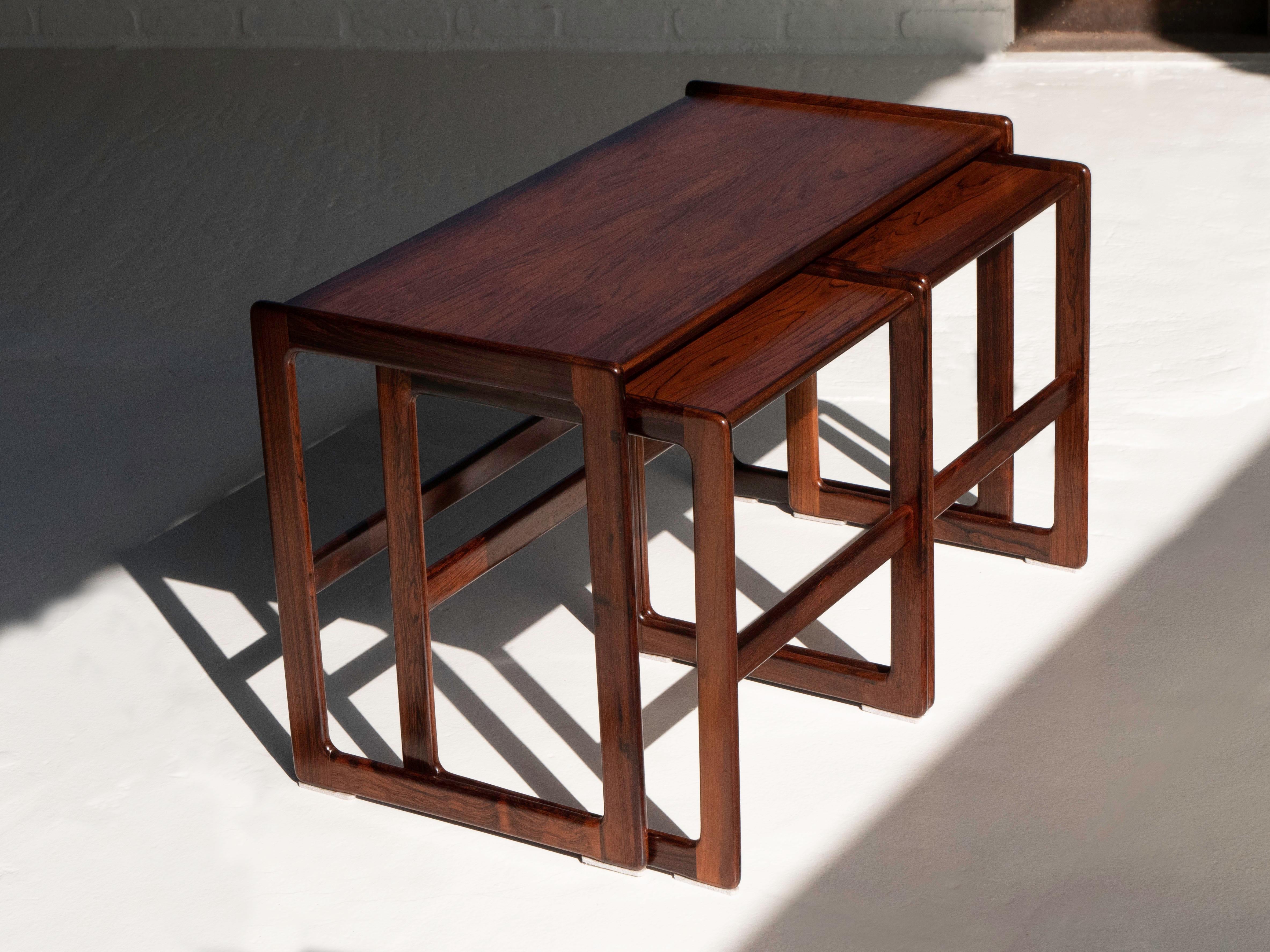Set of 3 nesting tables in rosewood by designer Arne Hovmand-Olsen. Manufactured by Mogens Kold in Denmark. The tables have been refinished and are in excellent condition. All are structurally sound and have the makers marks