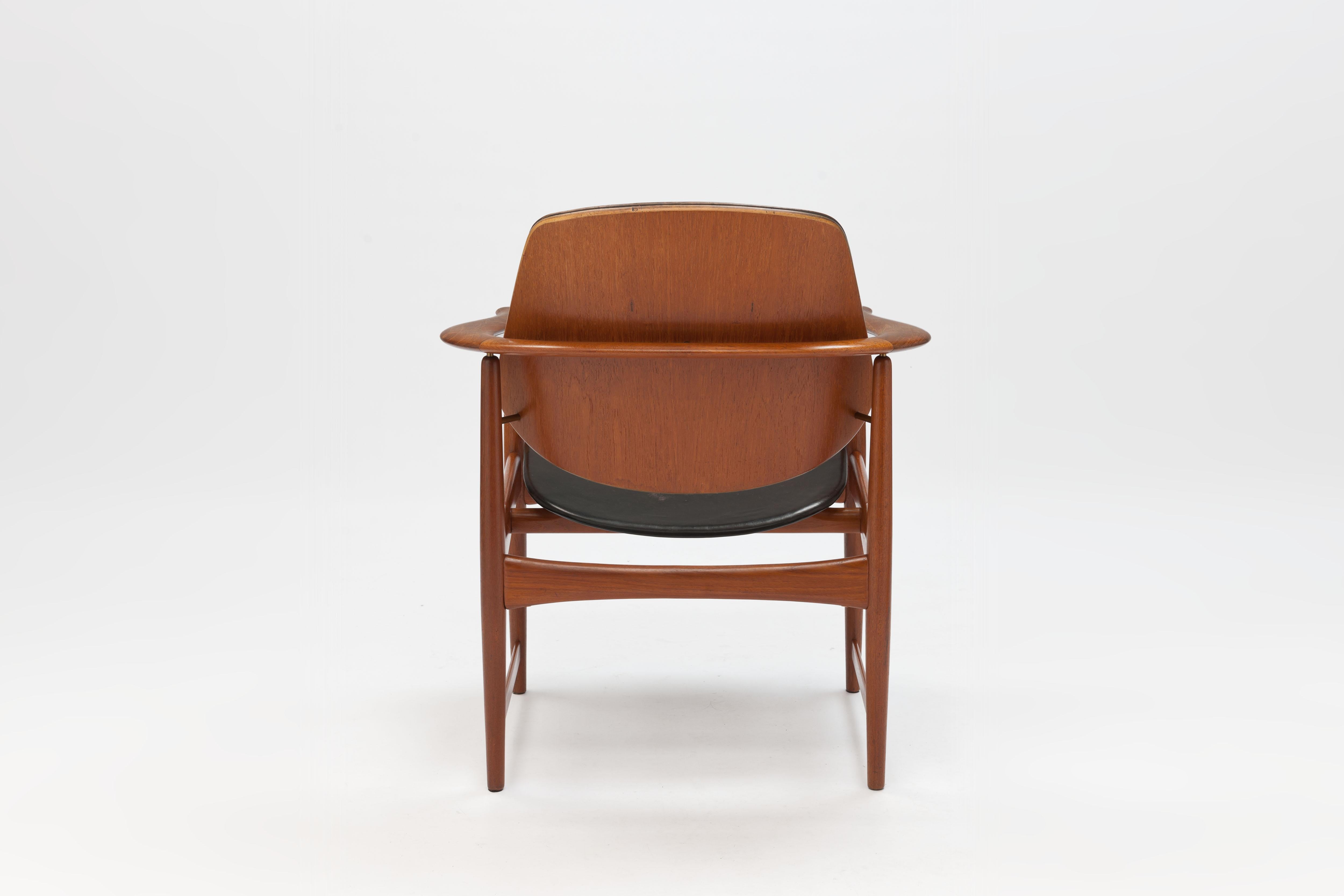 Arne Hovmand Olsen Sculptural Arm Chair, Early Edition  3