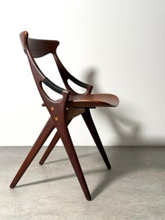 Arne Hovmand-Olsen Silla escultural de teca Mogens Kold Dinamarca Años 50